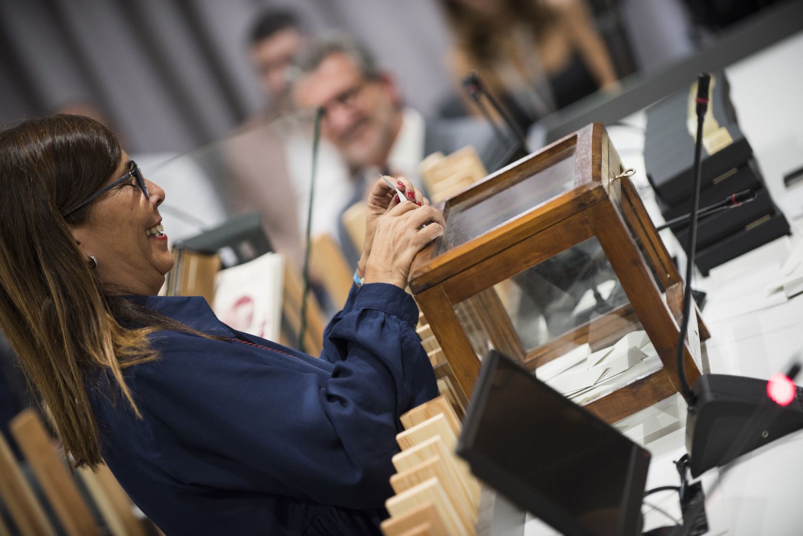 Votació per elegir l'alcalde durant ple extraordinari d'investidura. FOTO: Bernat Millet.