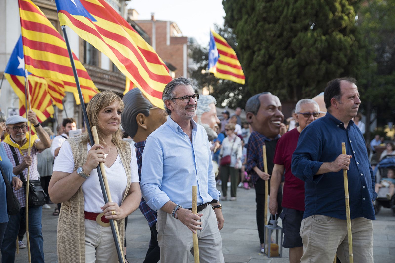  Cercavila amb canyes per a la foguera. FOTO: Bernat Millet.