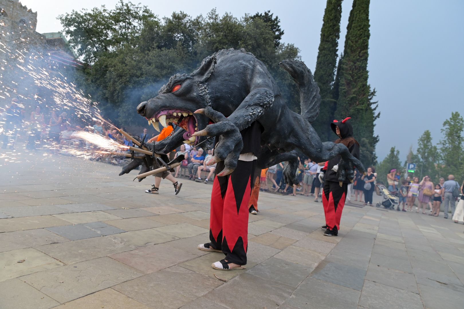 Diables de Sant Cugat al seguici d'inici de la Festa Major FOTO: Albert Canalejo