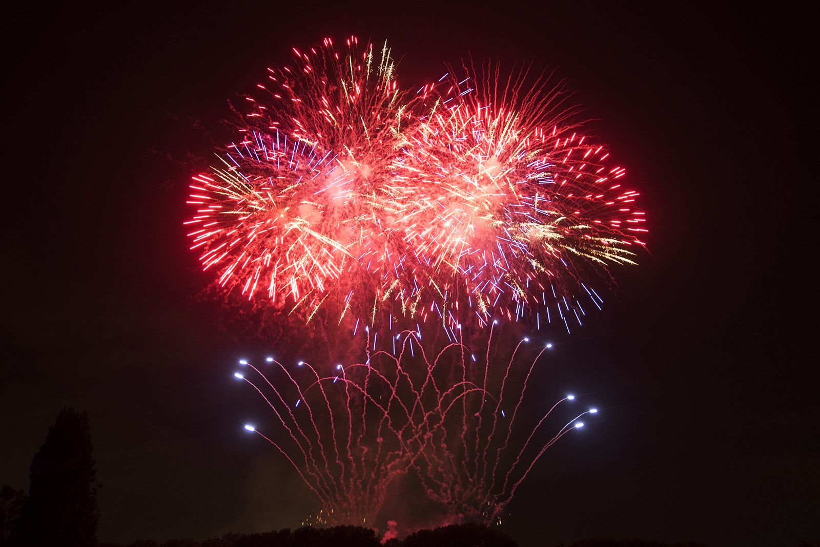 Castells de focs. FOTO: Bernat Millet.