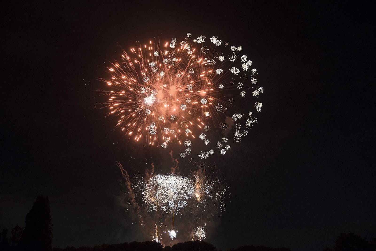 Castells de focs. FOTO: Bernat Millet.