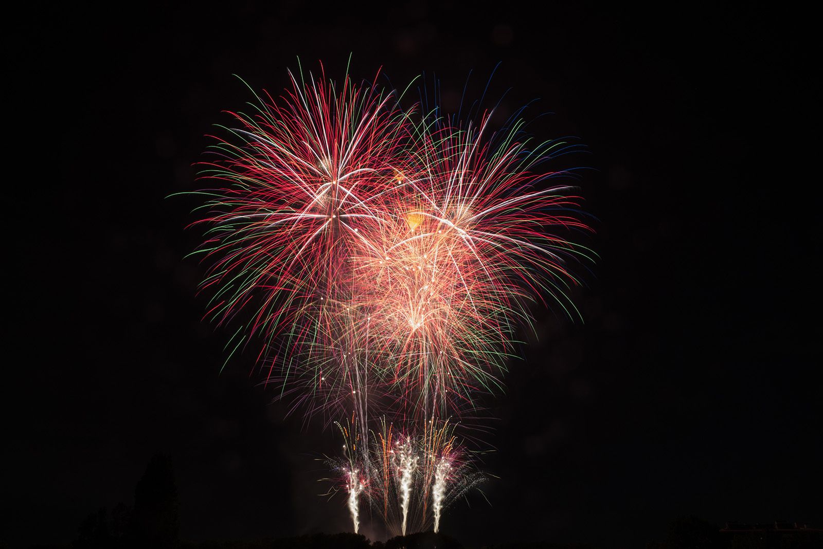 Castells de focs. FOTO: Bernat Millet.