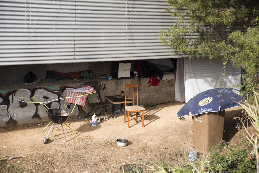 El campament vist des del carrer d'Alfons d'Aragó / Foto: Bernat Millet (TOT Sant Cugat)