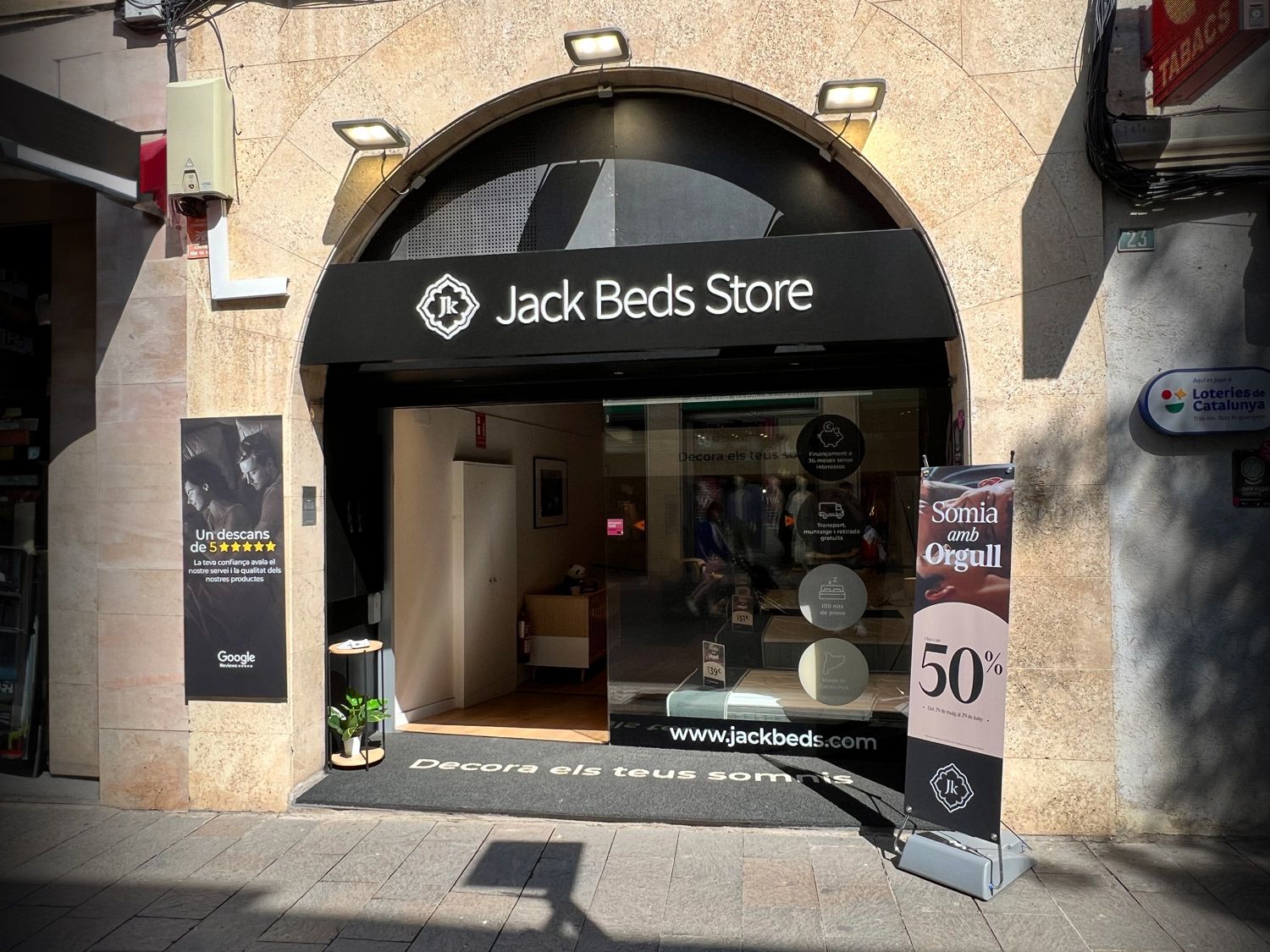 Façana de la botiga de matalassos de Sant Cugat, Jack Beds. FOTO: Cedida