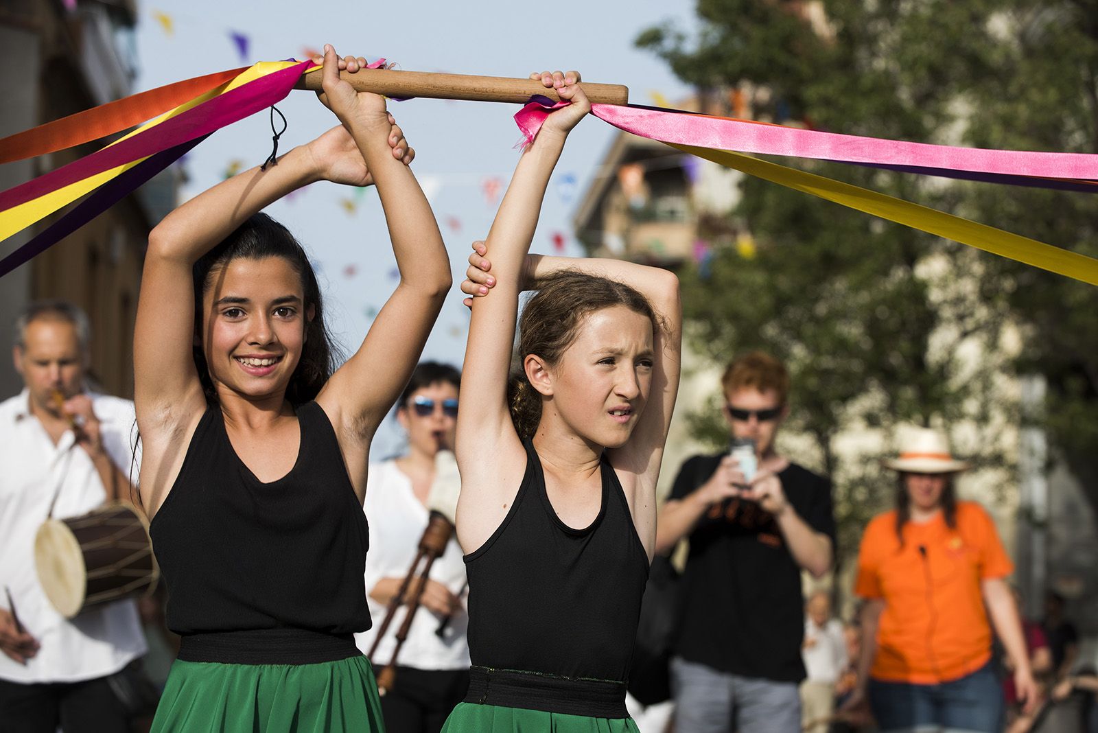 El Ball de Cintes de l'Esbart al seguici de la Festa Major de 2024 FOTO: Bernat Millet