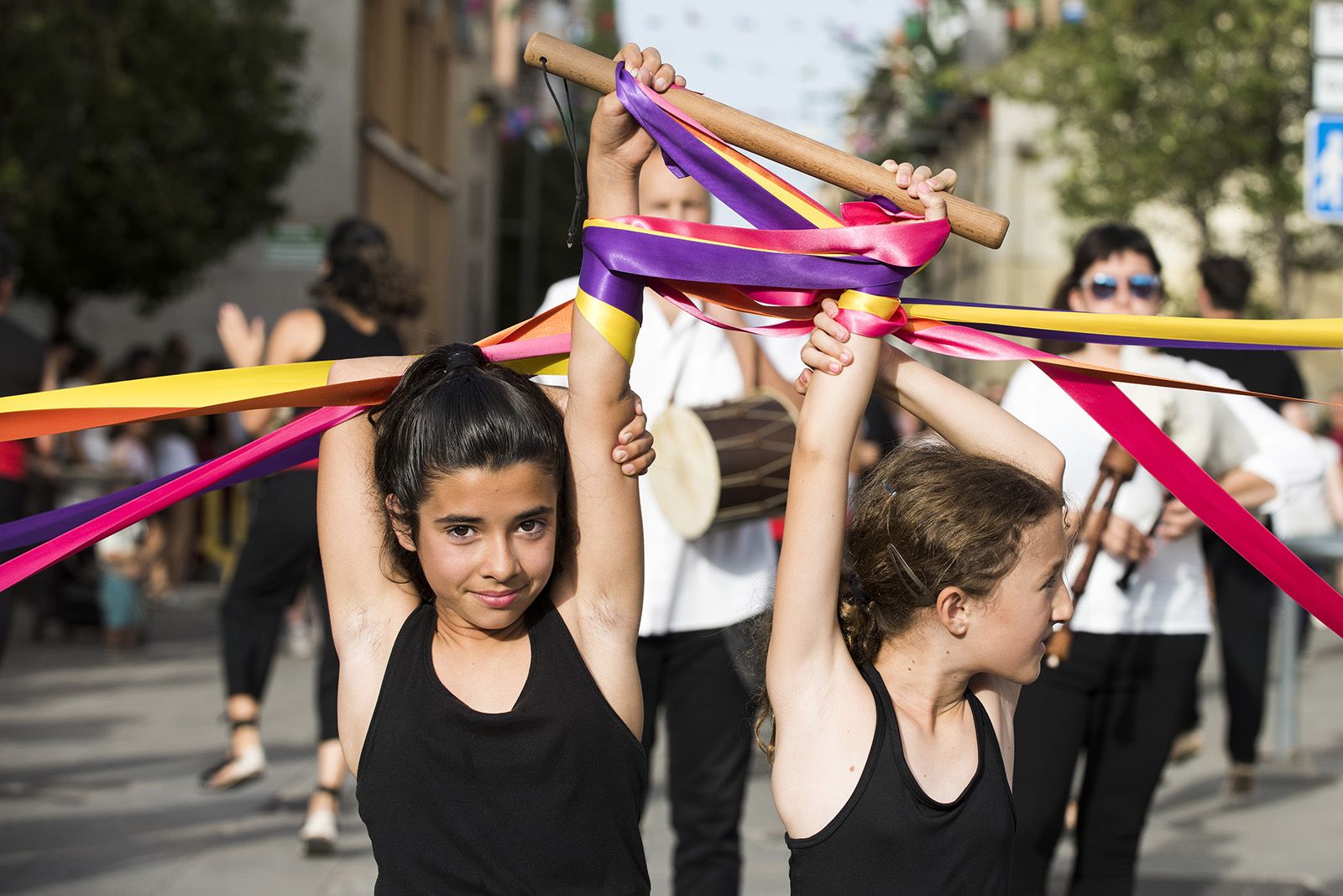 El Ball de Cintes de l'Esbart al seguici de la Festa Major de 2024 FOTO: Bernat Millet