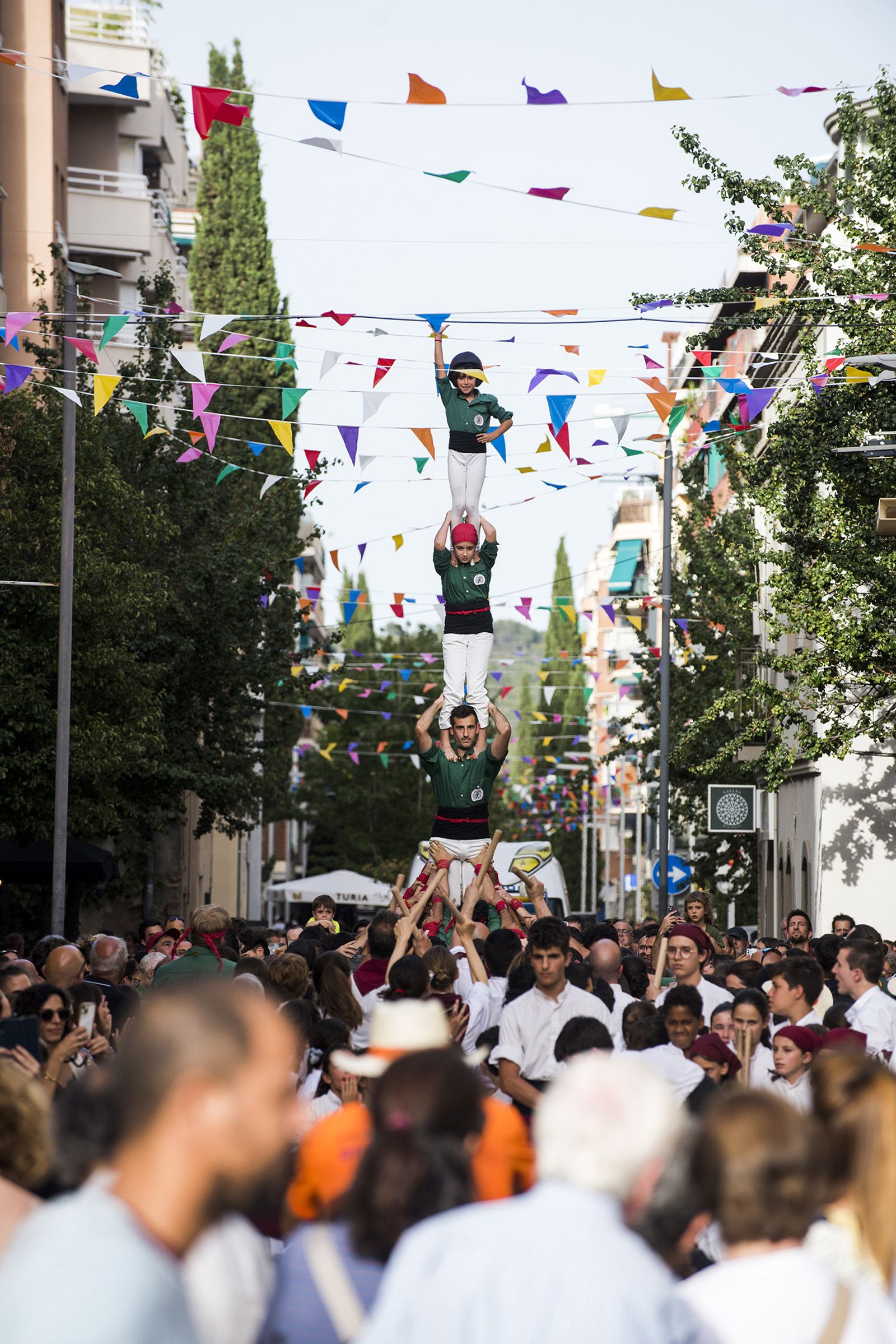 Els Castellers al seguici de la Festa Major de 2024 FOTO: Bernat Millet