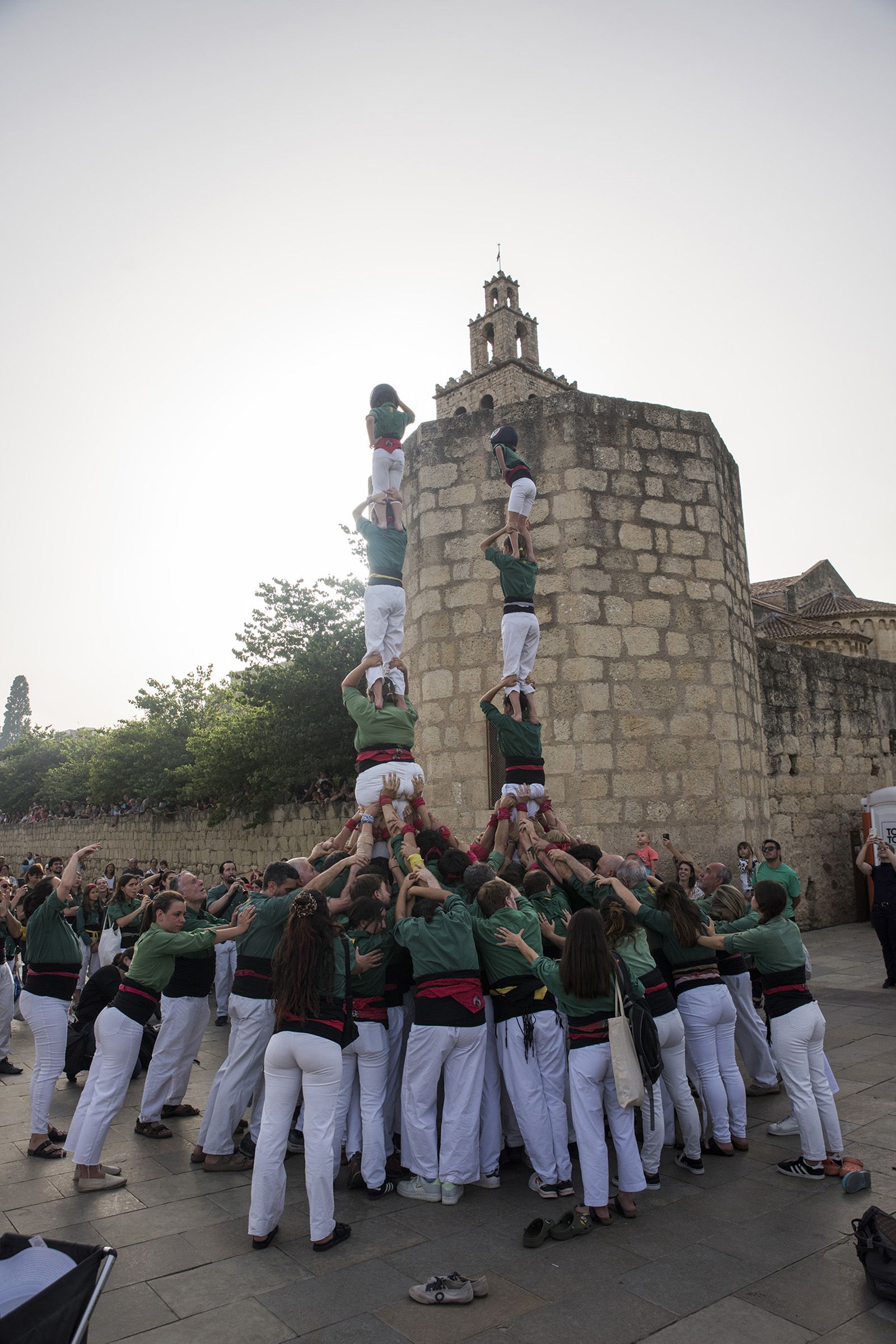 Els Castellers al seguici de la Festa Major de 2024 FOTO: Bernat Millet