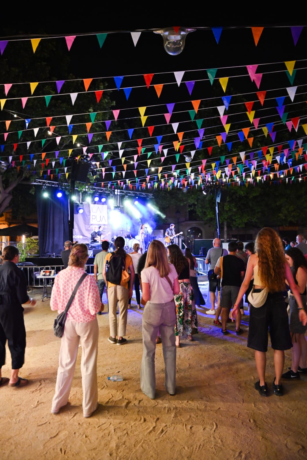 Marina BB Face a la plaça Barcelona Albert Canalejo (TOT Sant Cugat)