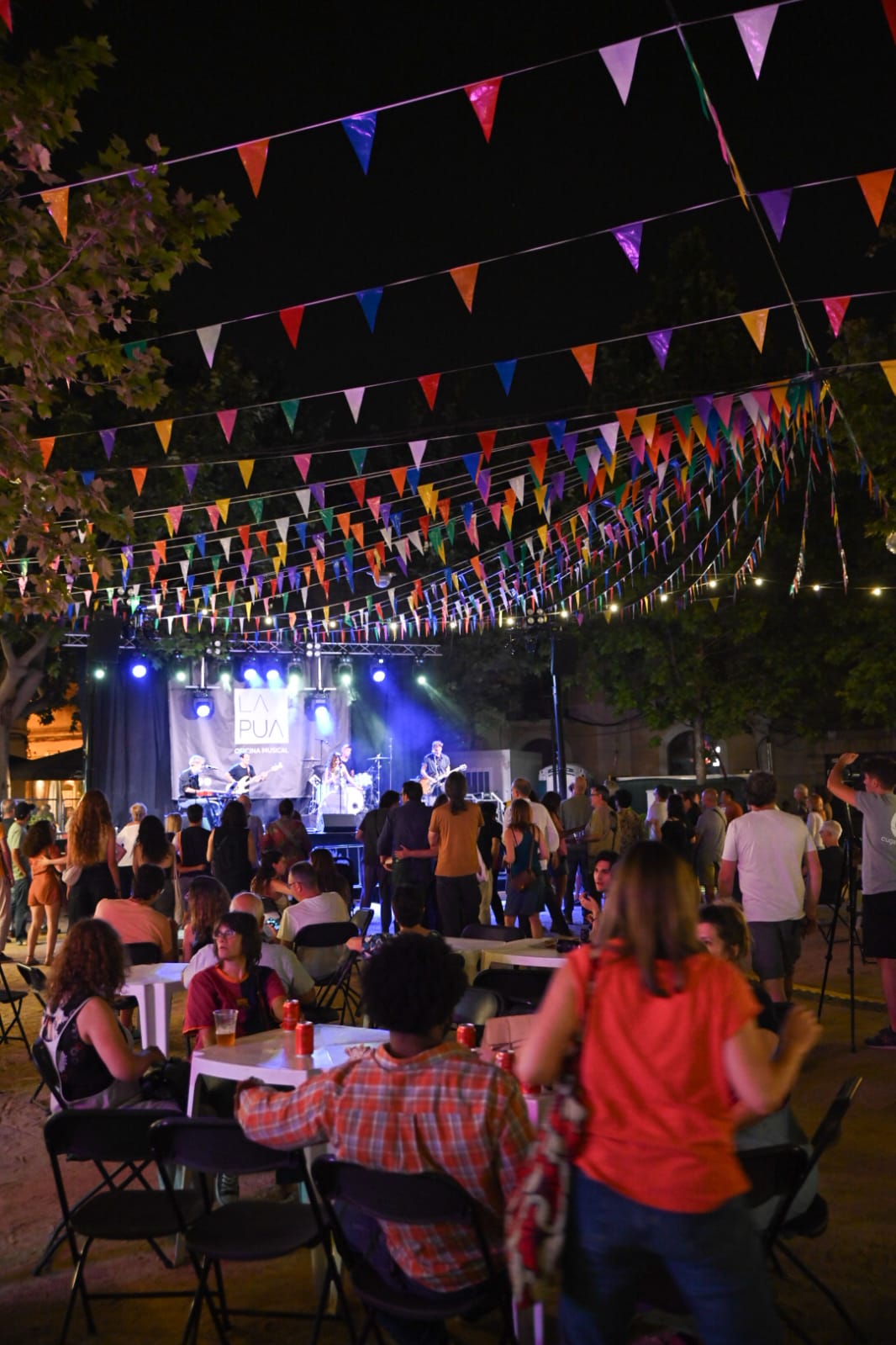 Marina BB Face a la plaça Barcelona Albert Canalejo (TOT Sant Cugat)