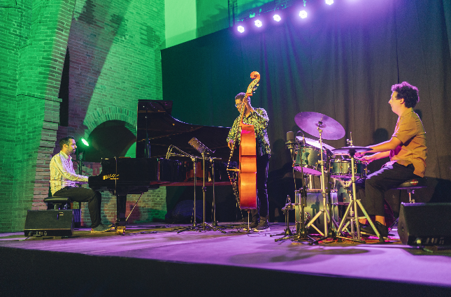 Xavi Torres Trio, en concert al Celler Modernista. FOTO: Arnau Padilla (TOT Sant Cugat)