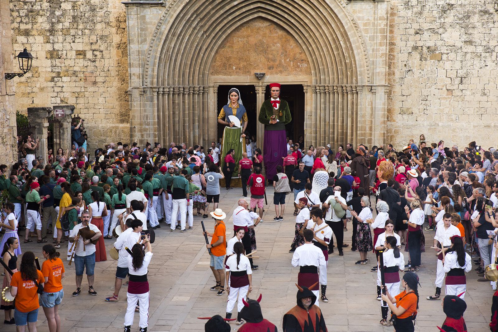 Esclat de Festa Major a la Llotgeta del Monestir. FOTO: Bernat Millet (Tot Sant Cugat)