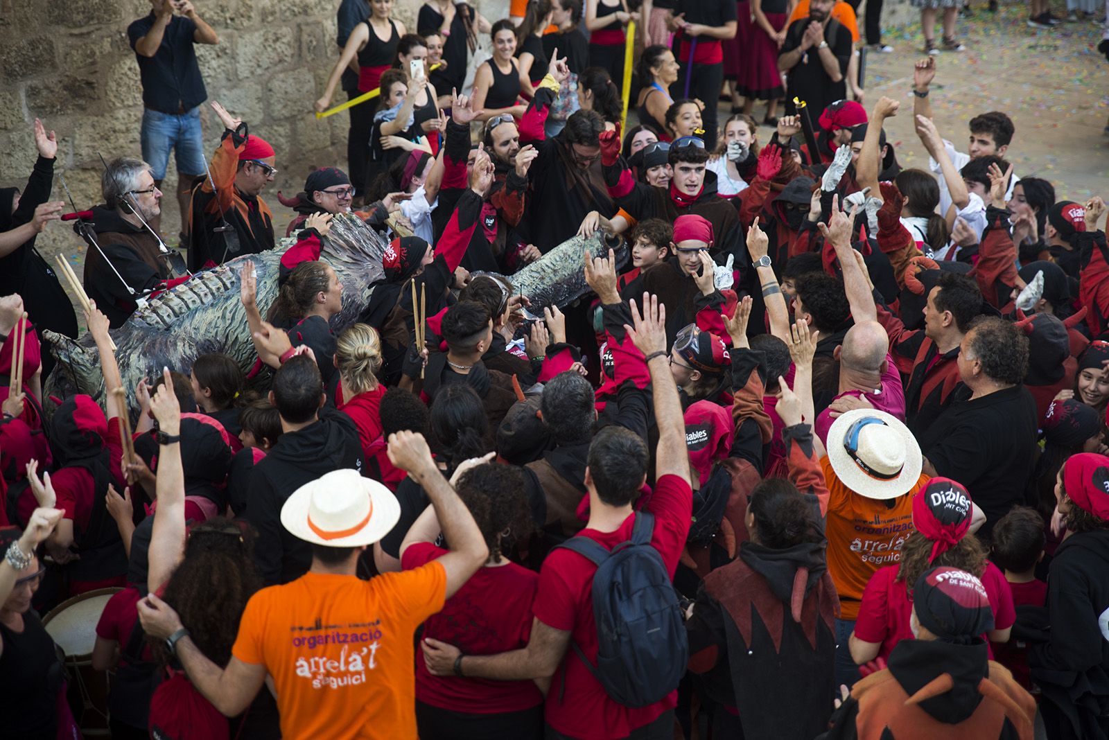 Esclat de Festa Major a la Llotgeta del Monestir. FOTO: Bernat Millet (Tot Sant Cugat)