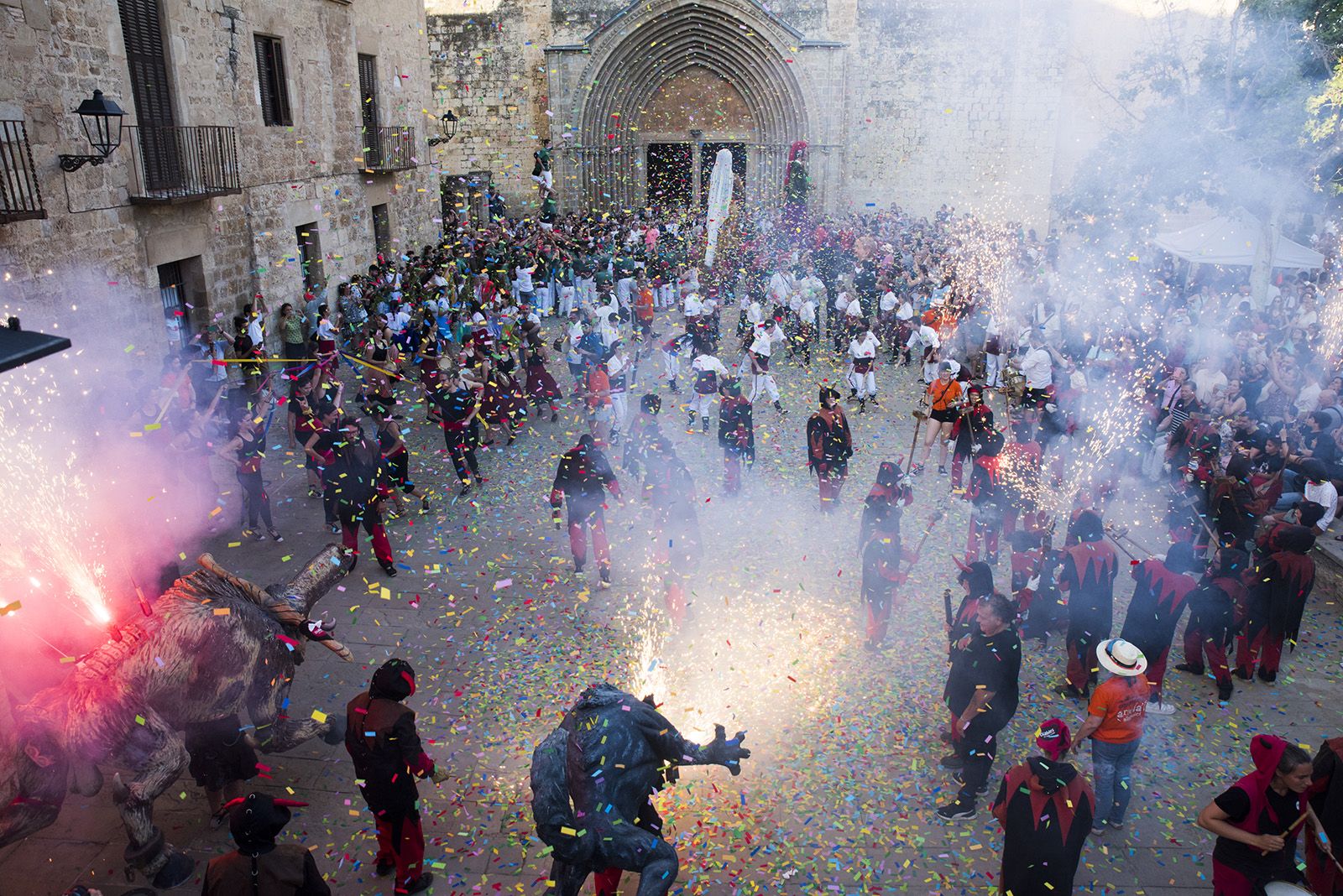 Esclat de Festa Major a la Llotgeta del Monestir. FOTO: Bernat Millet (Tot Sant Cugat)