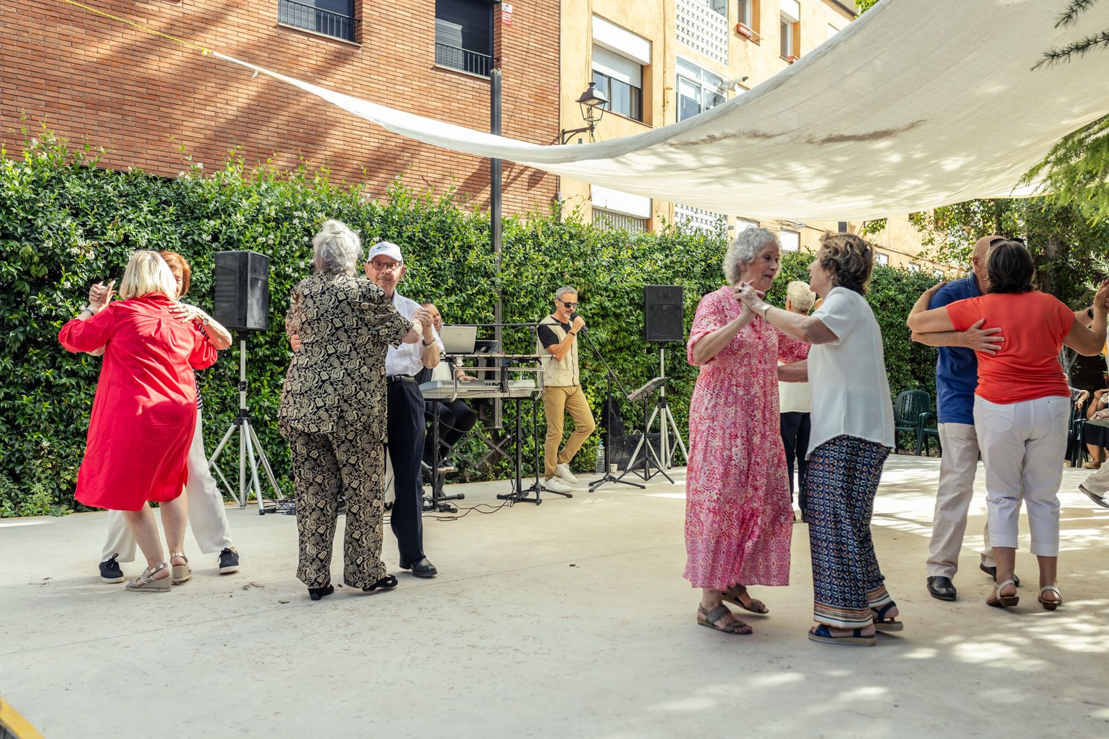 Ball d’avis amb el Duo Montal a a Llar d’Avis de la Parròquia FOTO: Arnau Padilla (TOT Sant Cugat)