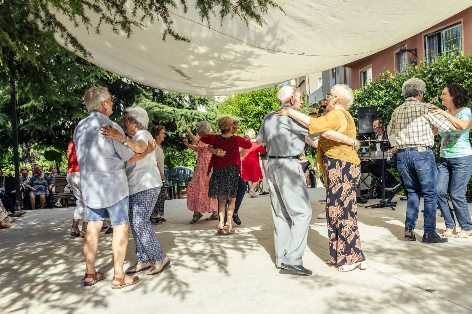 Ball d’avis amb el Duo Montal a a Llar d’Avis de la Parròquia FOTO: Arnau Padilla (TOT Sant Cugat)