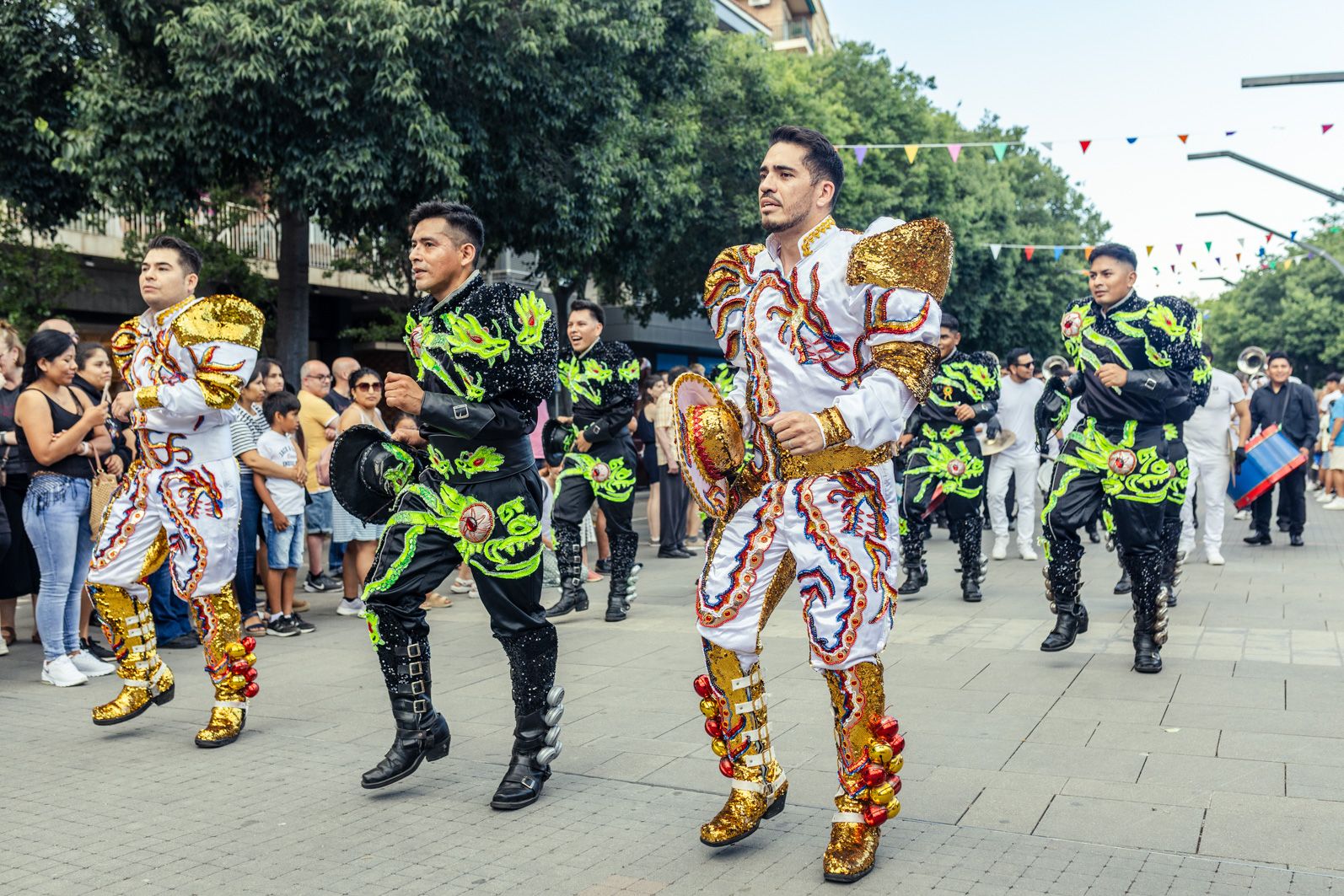 Rua de balls bolivians FOTO: Arnau Padilla (TOT Sant Cugat)