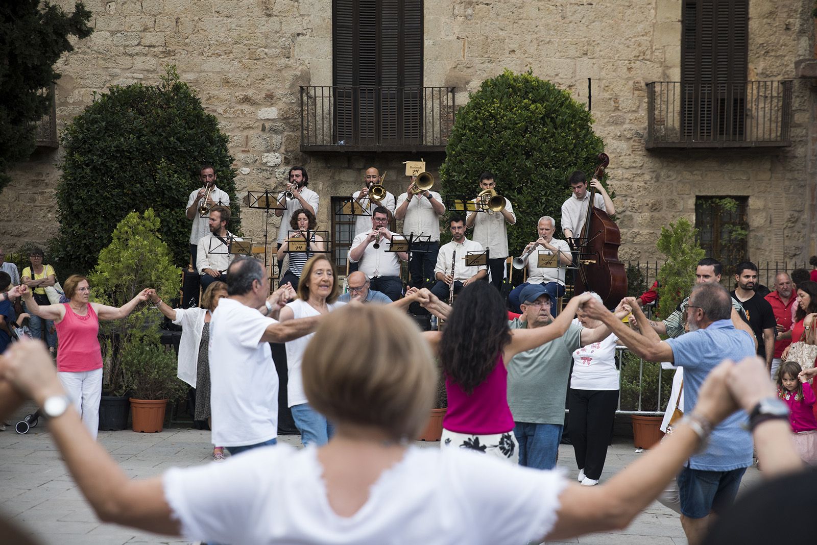 Sardanes amb la Cobla Marinada. FOTO: Bernat Millet