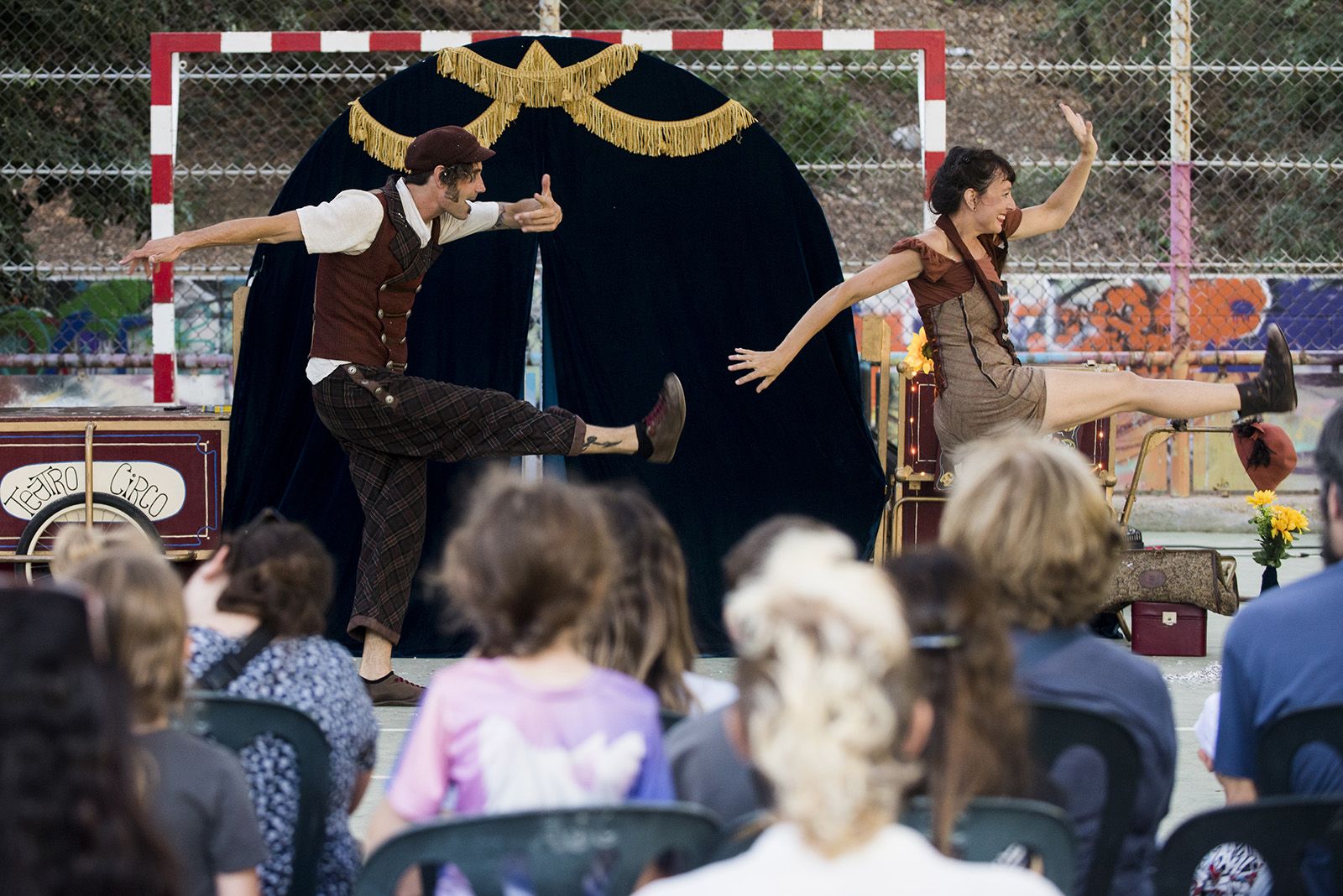 Espectacle de Circ Teatre a càrrec de la Companyia Duo x Caso. FOTO: Bernat Millet.