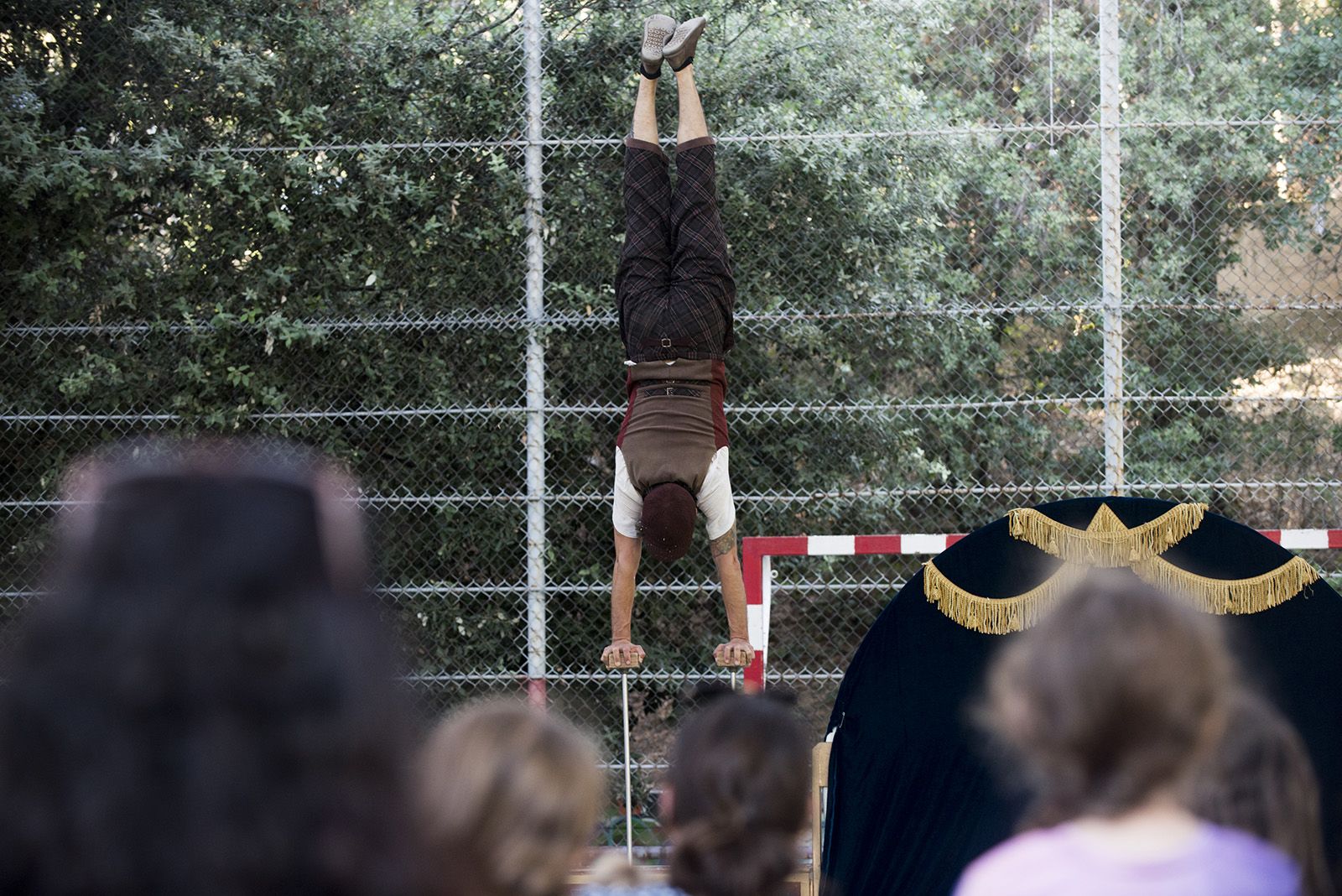 Espectacle de Circ Teatre a càrrec de la Companyia Duo x Caso. FOTO: Bernat Millet.