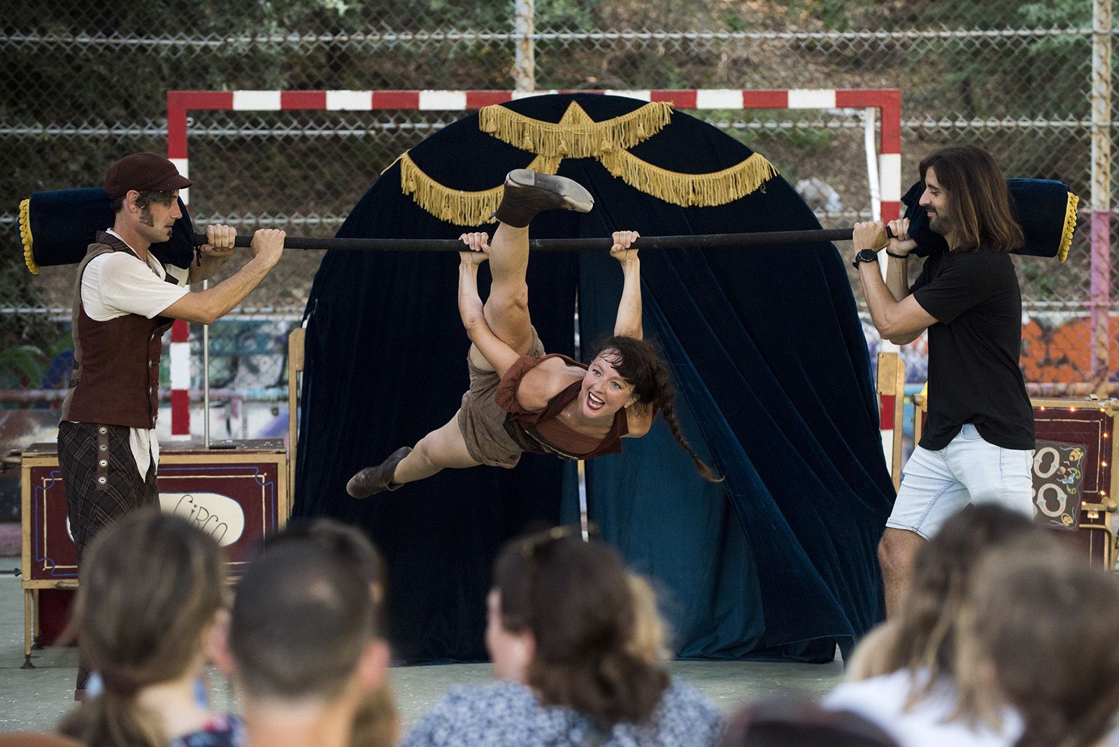 Espectacle de Circ Teatre a càrrec de la Companyia Duo x Caso. FOTO: Bernat Millet.