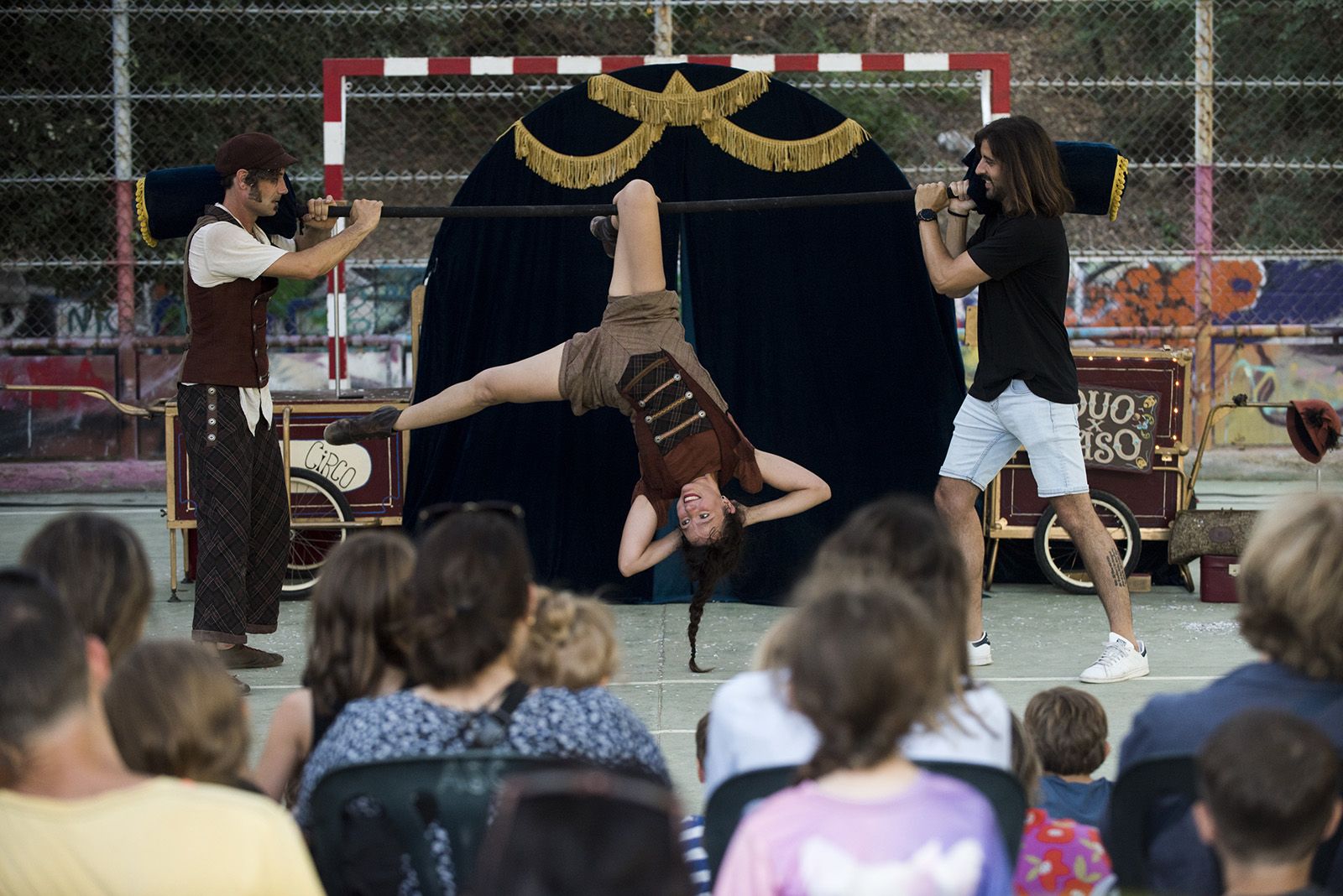 Espectacle de Circ Teatre a càrrec de la Companyia Duo x Caso. FOTO: Bernat Millet.