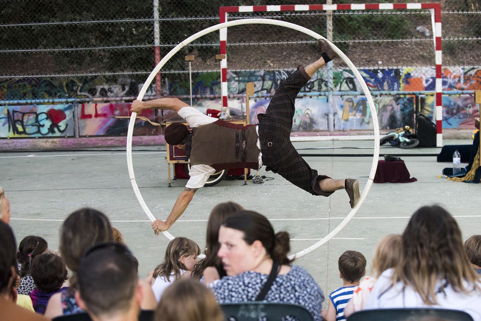 Espectacle de Circ Teatre a càrrec de la Companyia Duo x Caso. FOTO: Bernat Millet.