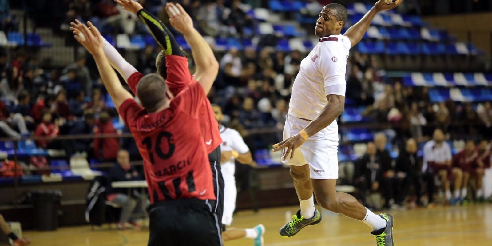 Partit de l'Handbol Sant Cugat davant de la seleccó de Qatar la temporada 2017. FOTO: Artur Ribera