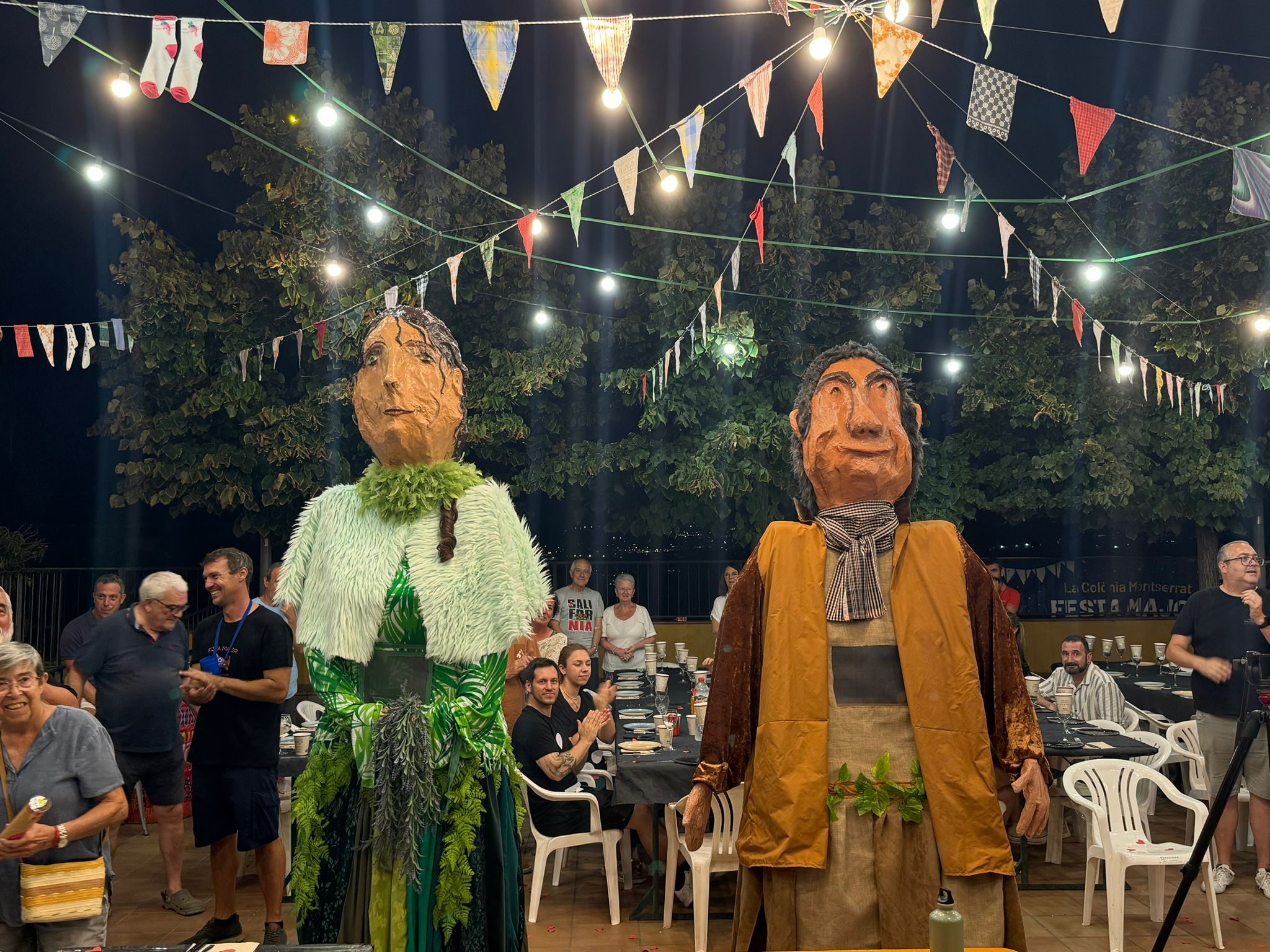 La Flora i el Bonifaci, els nous gegants de la Colònia Montserrat de Valldoreix. FOTO: TOT