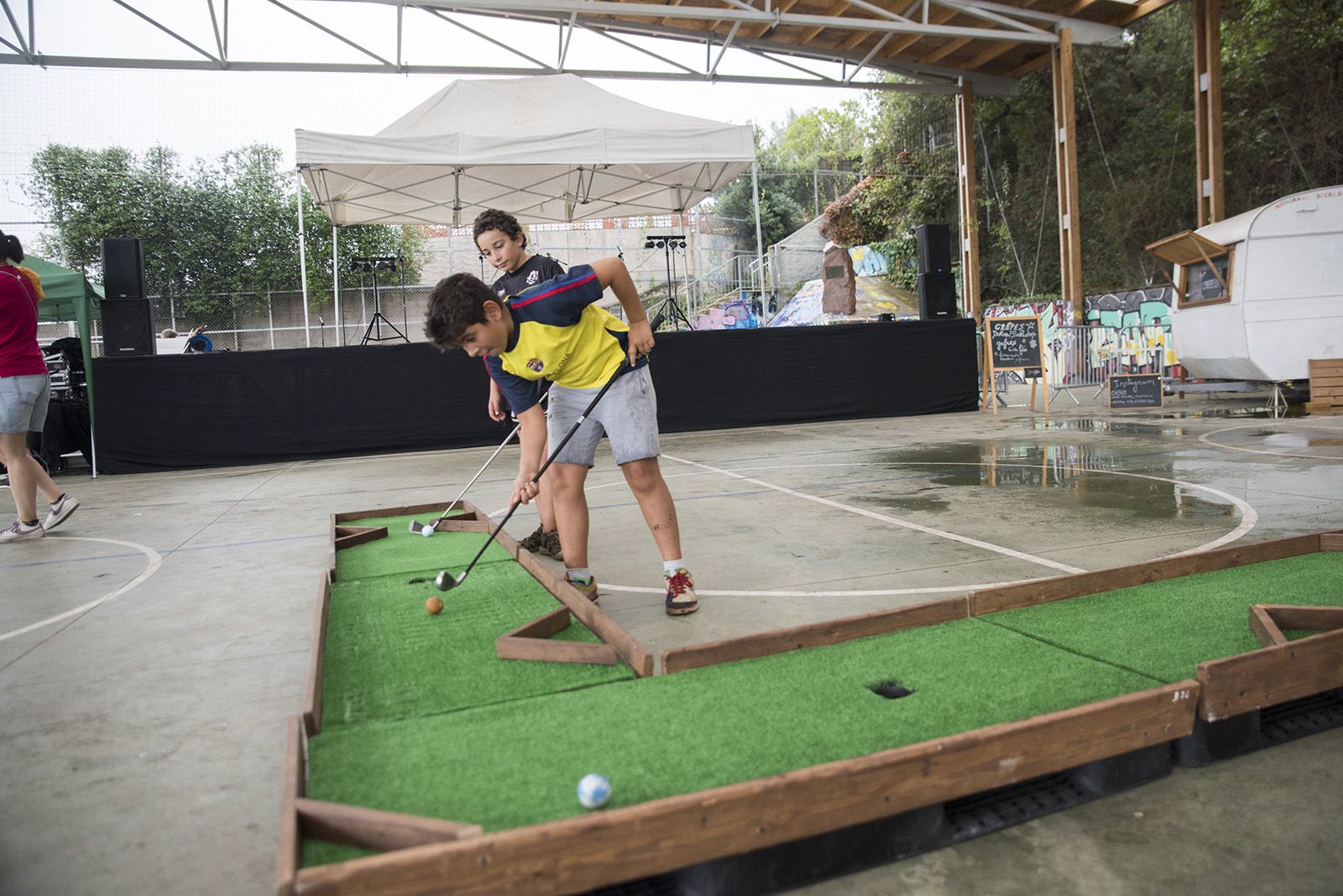 Minigolf de la Festa Major de Les Planes. FOTO: Bernat Millet.