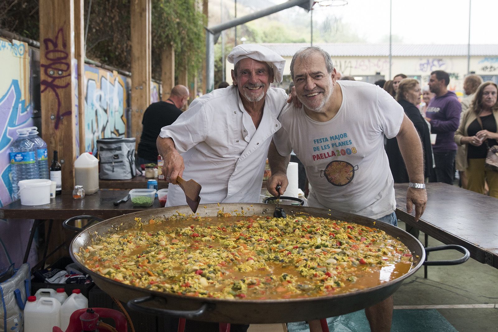 Paellada popular de la Festa Major de Les Planes. FOTO: Bernat Millet.