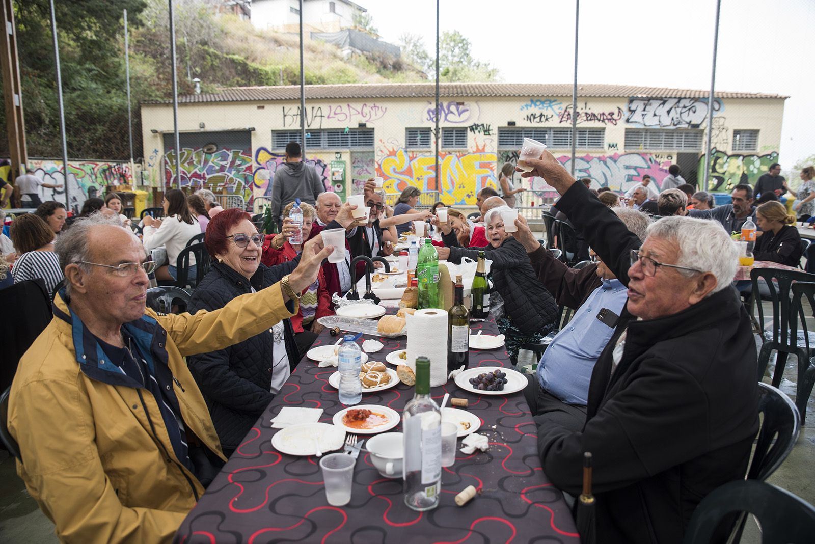 Paellada popular de la Festa Major de Les Planes. FOTO: Bernat Millet.