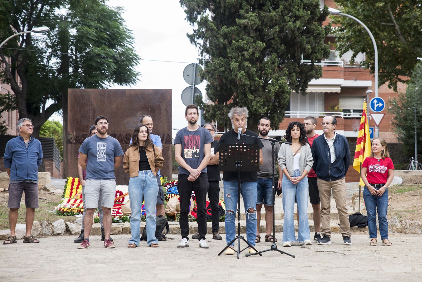 Ofrena floral dels partits polítics a Rafael Casanova FOTO: Bernat Millet