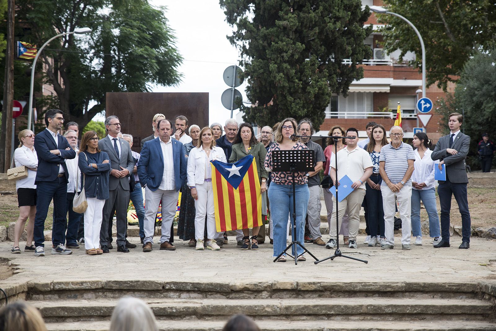 Ofrena floral dels partits polítics a Rafael Casanova FOTO: Bernat Millet