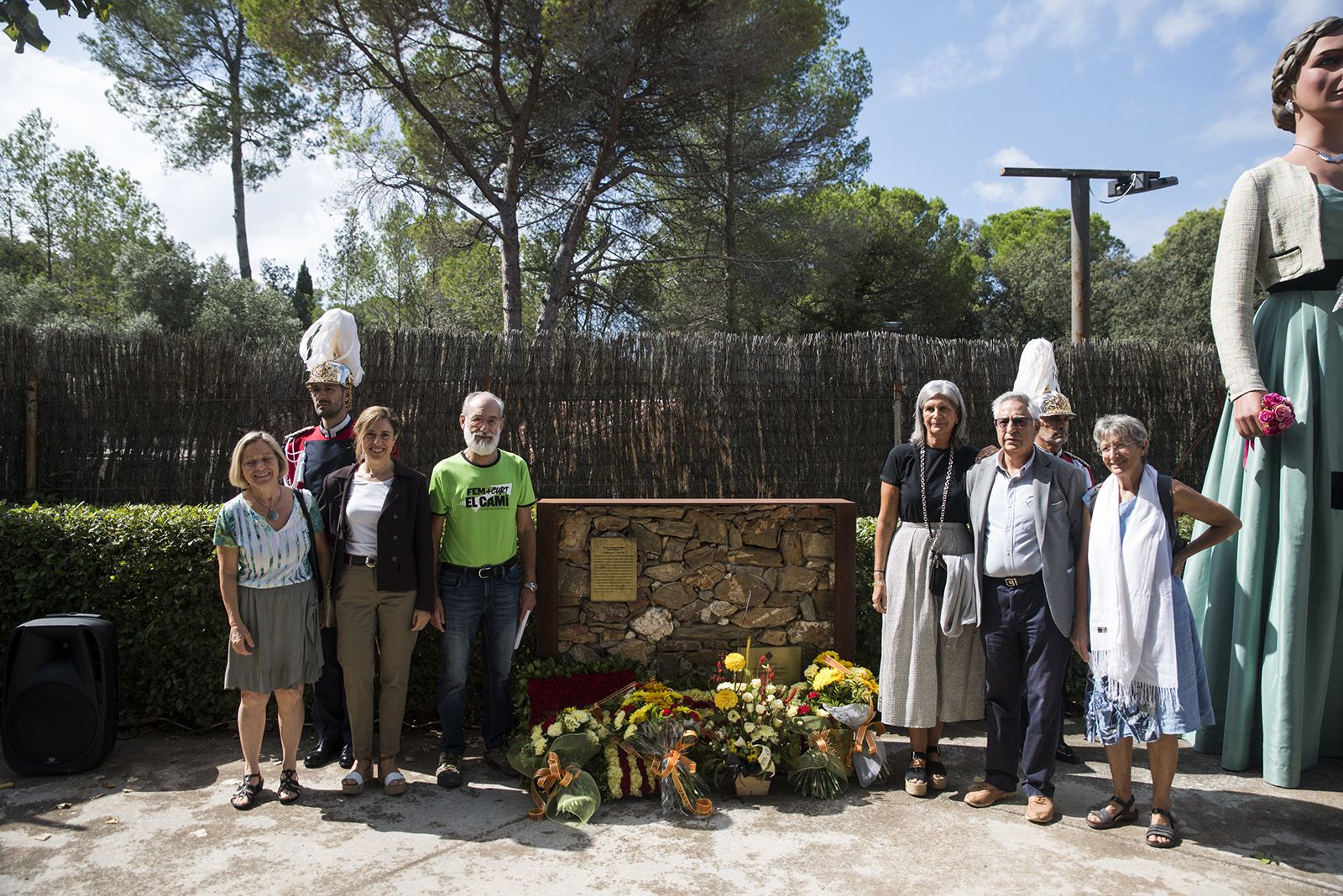 Ofrena floral dels partits polítics i entitats a Rafael Casanova a Valldoreix. FOTO: Bernat Millet.