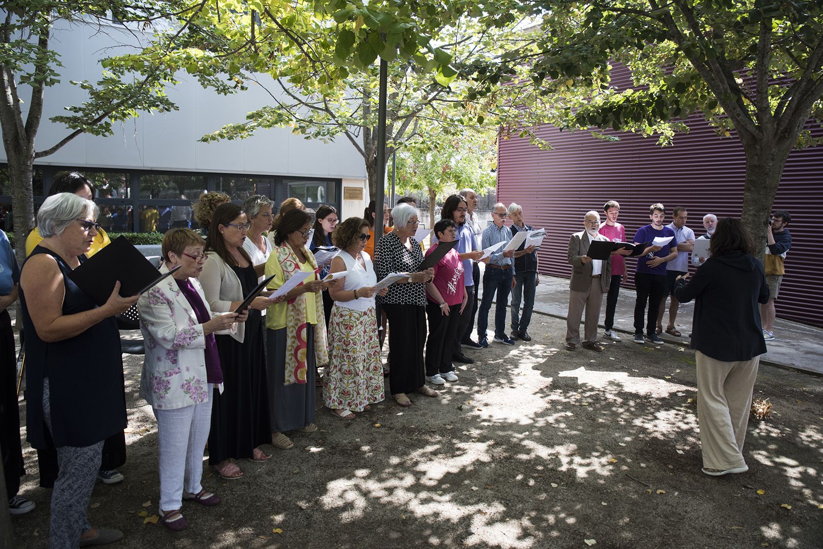 Cant conjunt de l'Himne de Valldoreix i el Cant dels Segadors, amb la Coral l'Harmonia de Valldoreix. FOTO: Bernat Millet.