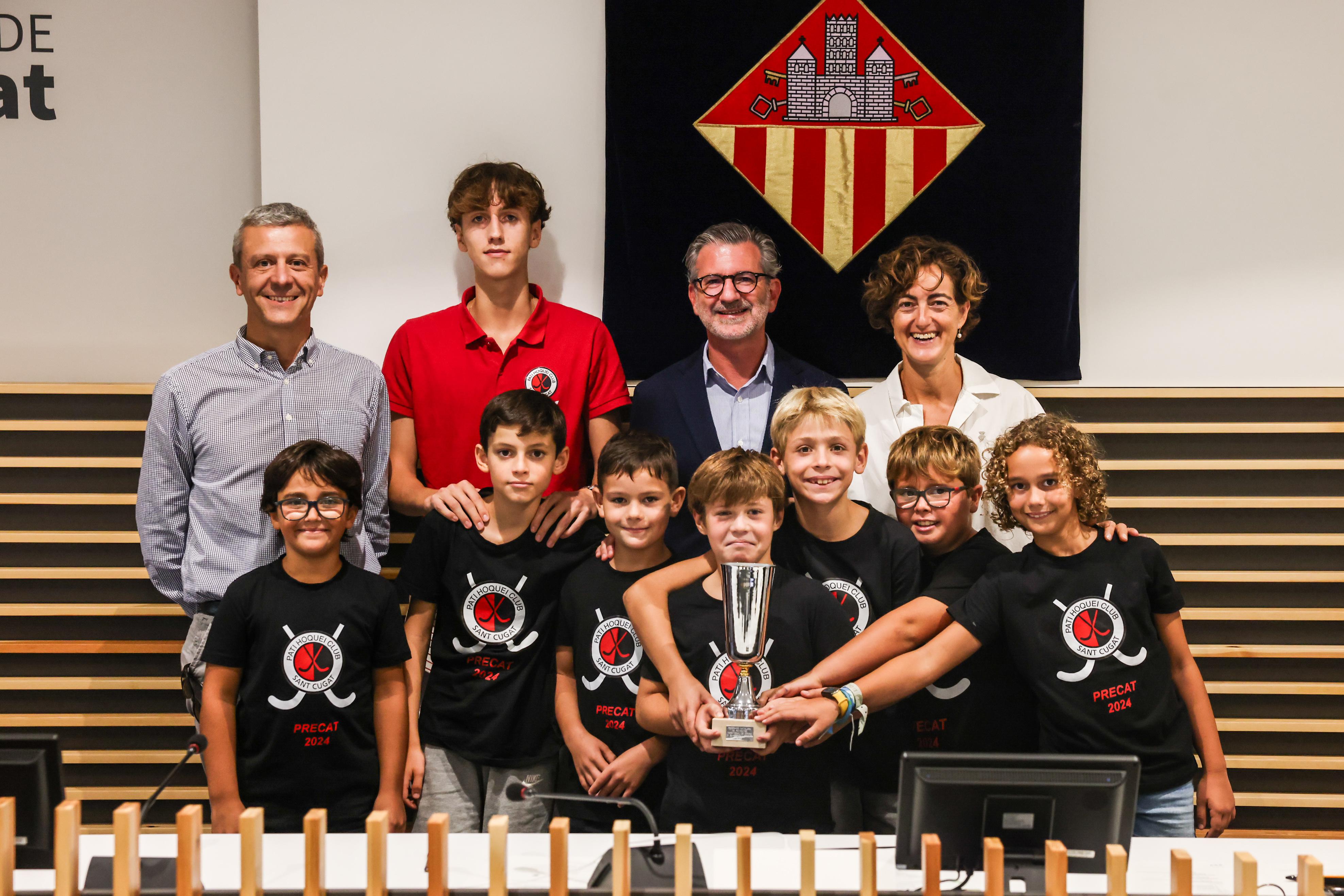 El PHC Sant Cugat ha estat present en la rebuda institucional per la victòria del seu prebenjamí en el Precat. FOTO: Ajuntament