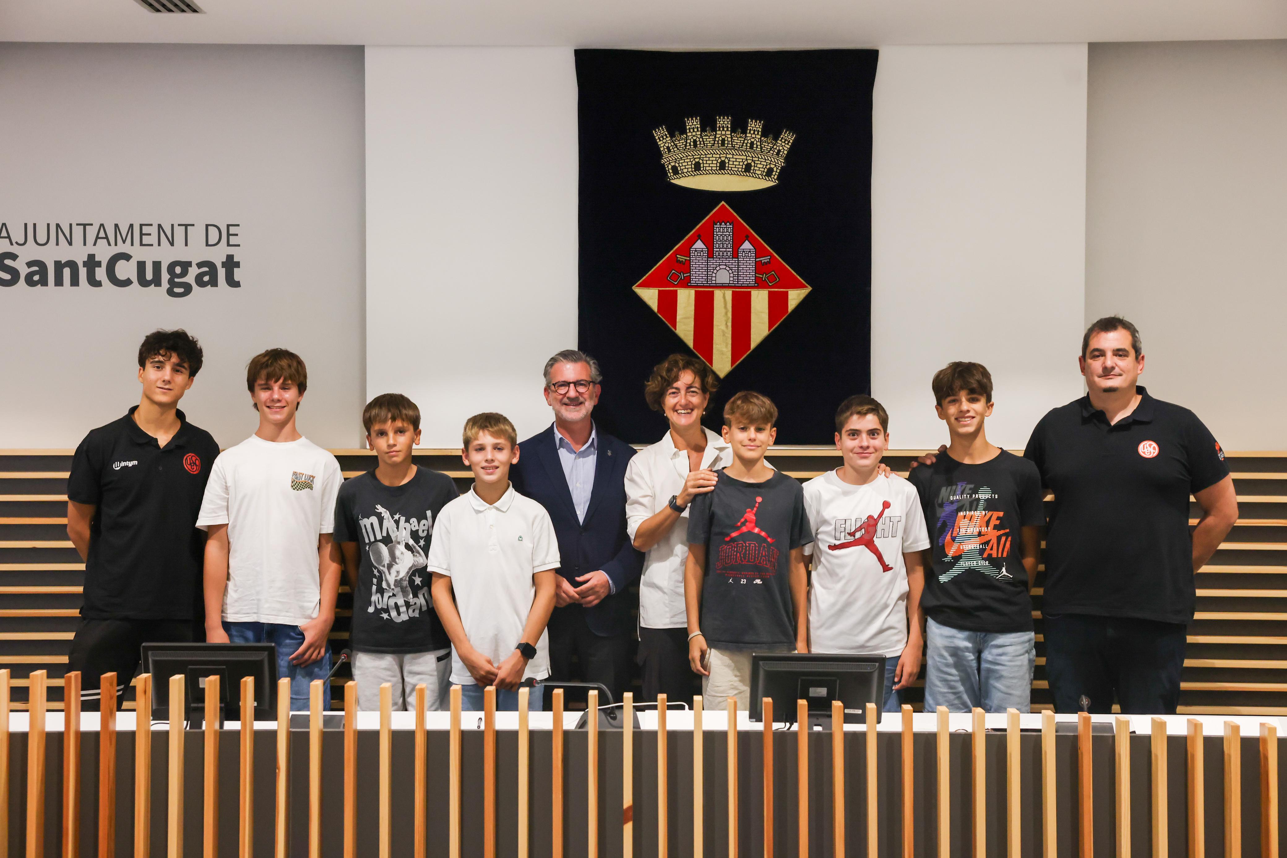 La Unió Esportiva Sant Cugat també ha estat homenatjat pel Campionat de Barcelona i sotscampionat de Catalunya categoria A-2 del seu mini negre de bàsquet i pel  Campionat d'Espanya del seu equip juvenil femení. FOTO: Ajuntament