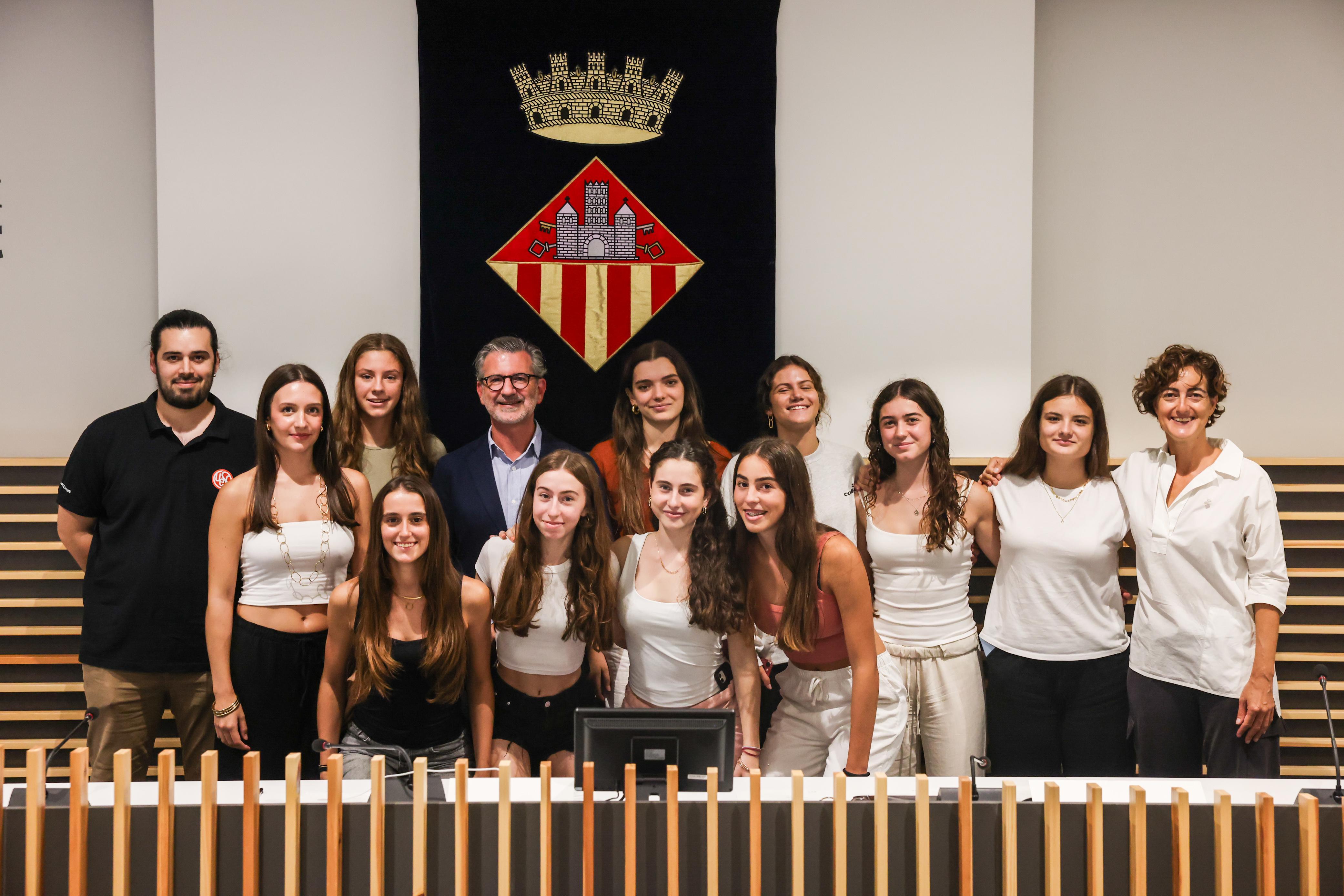 El cadet femení de bàsquet de la Unió Esportiva Sant Cugat va ser sotscampió de Preferent B i va obtenir l'ascens a Preferent Junior 1r any. FOTO: Ajuntament