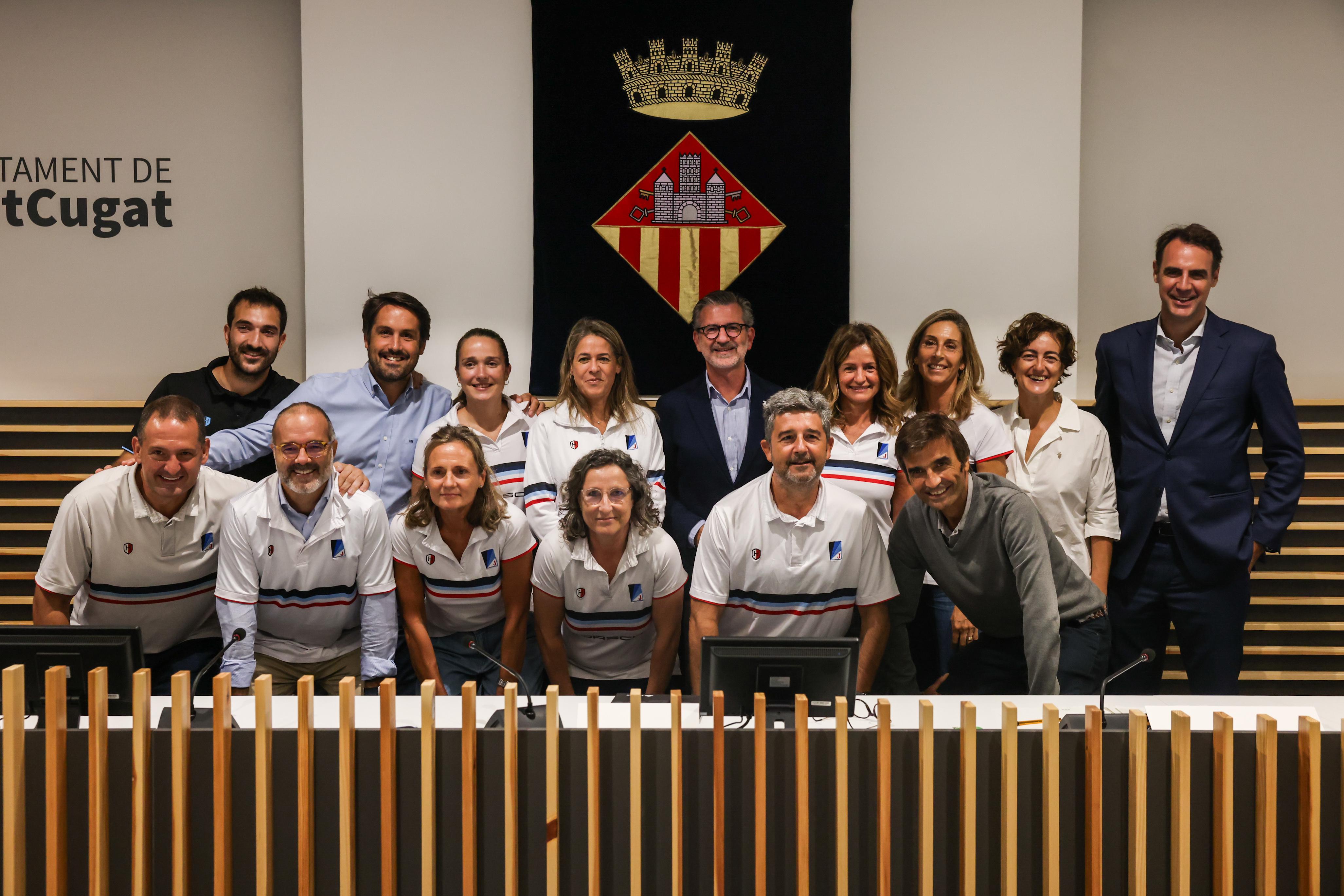 El Junior FC ha estat reconegut pel títol de Divisió d'Honor B del segon equip femení, pel títol de Lliga Catalana del grup 3 de l'equip de veterans +50, pel triomf de la seva presidenta, Marta Cerdà, en el Campionat d'Espanya de tenis dobles mixt + 55 i per la victòria de l'equip de pàdel femení en la Lliga Interclubs. FOTO: Ajuntament