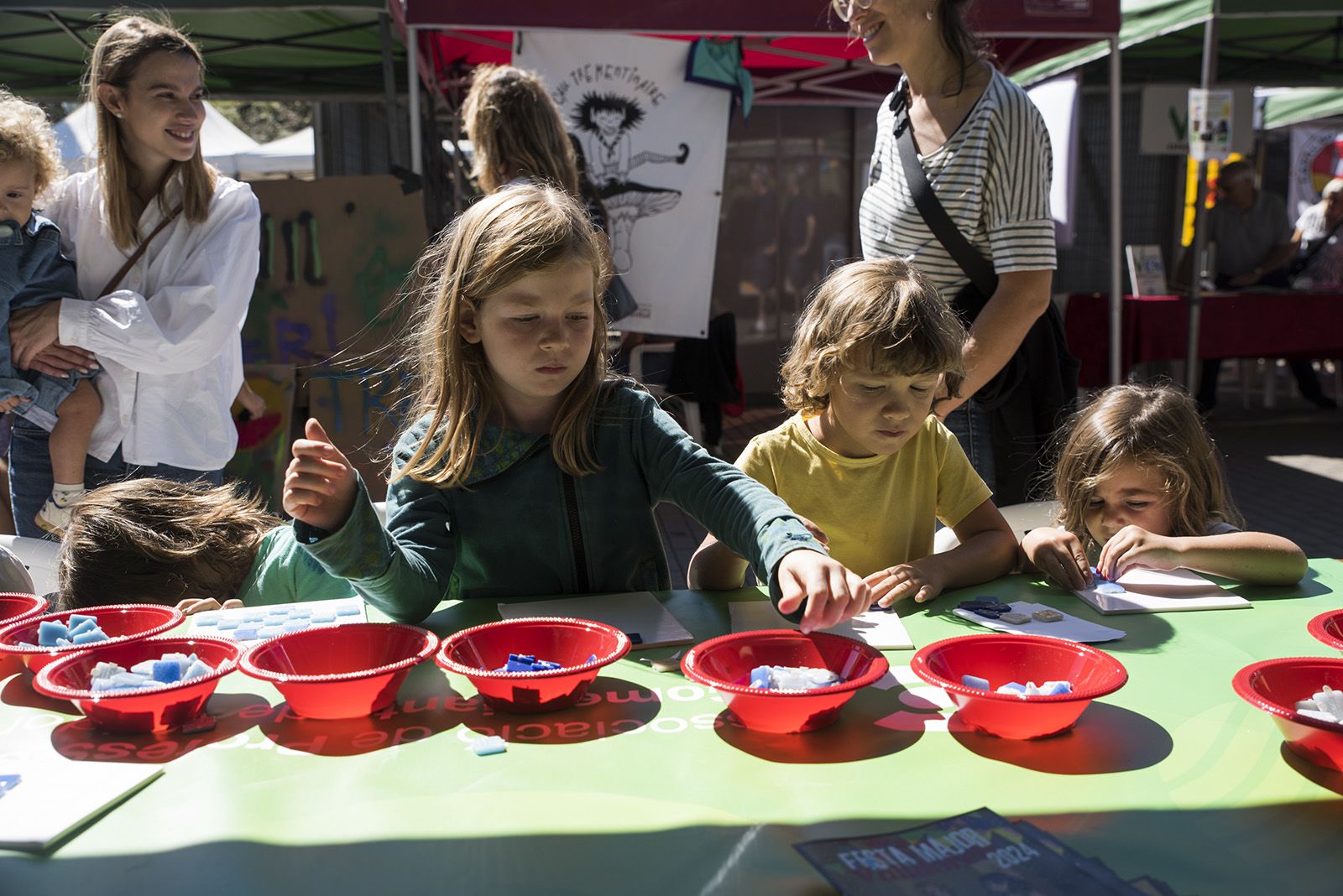 Fira d'entitats durant la Festa Major de Valldoreix. FOTO: Bernat Millet (TOT Sant Cugat)