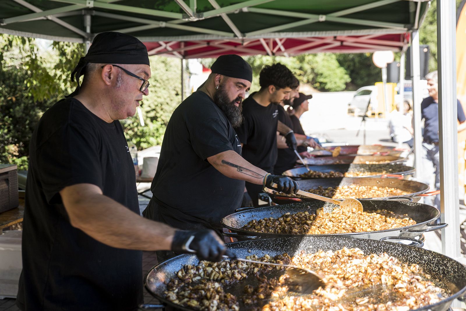 Fideuà popular a la Festa Major de Valldoreix. FOTO: Bernat Millet (TOT Sant Cugat)