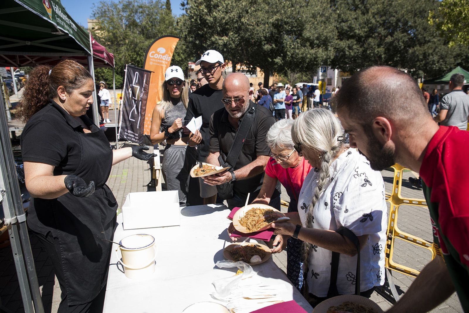 Fideuà popular a la Festa Major de Valldoreix. FOTO: Bernat Millet (TOT Sant Cugat)