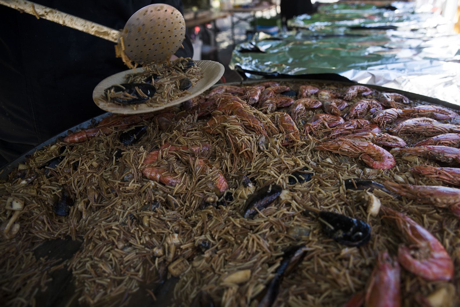 Fideuà popular a la Festa Major de Valldoreix. FOTO: Bernat Millet (TOT Sant Cugat)