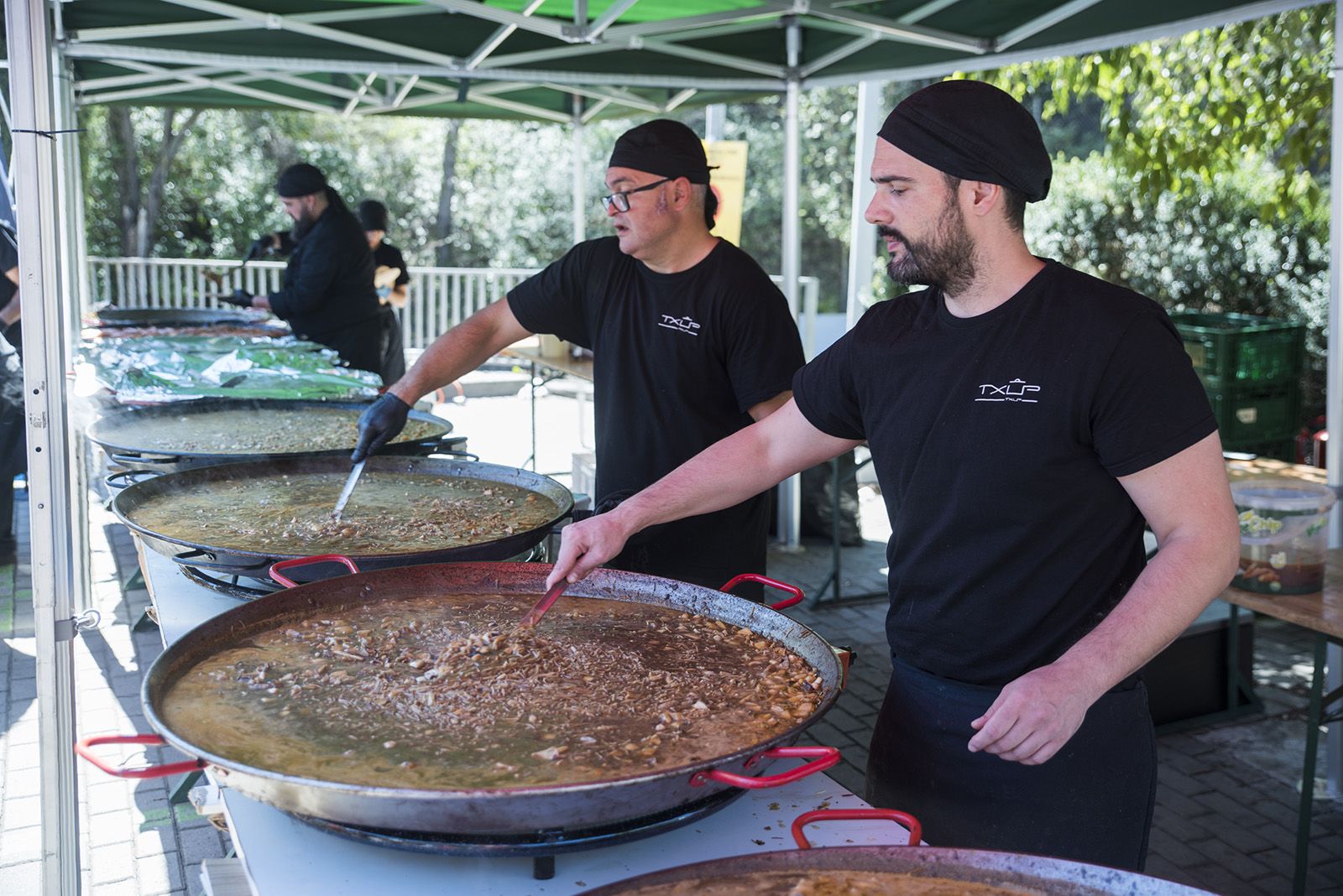 Fideuà popular a la Festa Major de Valldoreix. FOTO: Bernat Millet (TOT Sant Cugat)