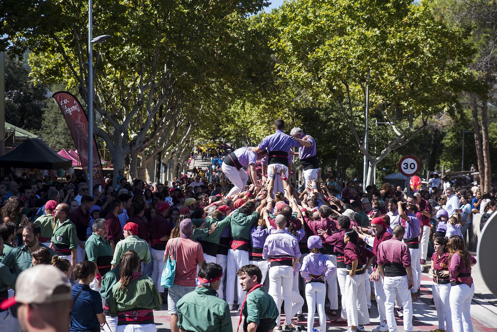 Trobada castellera durant la Festa Major de Valldoreix. FOTO: Bernat Millet.