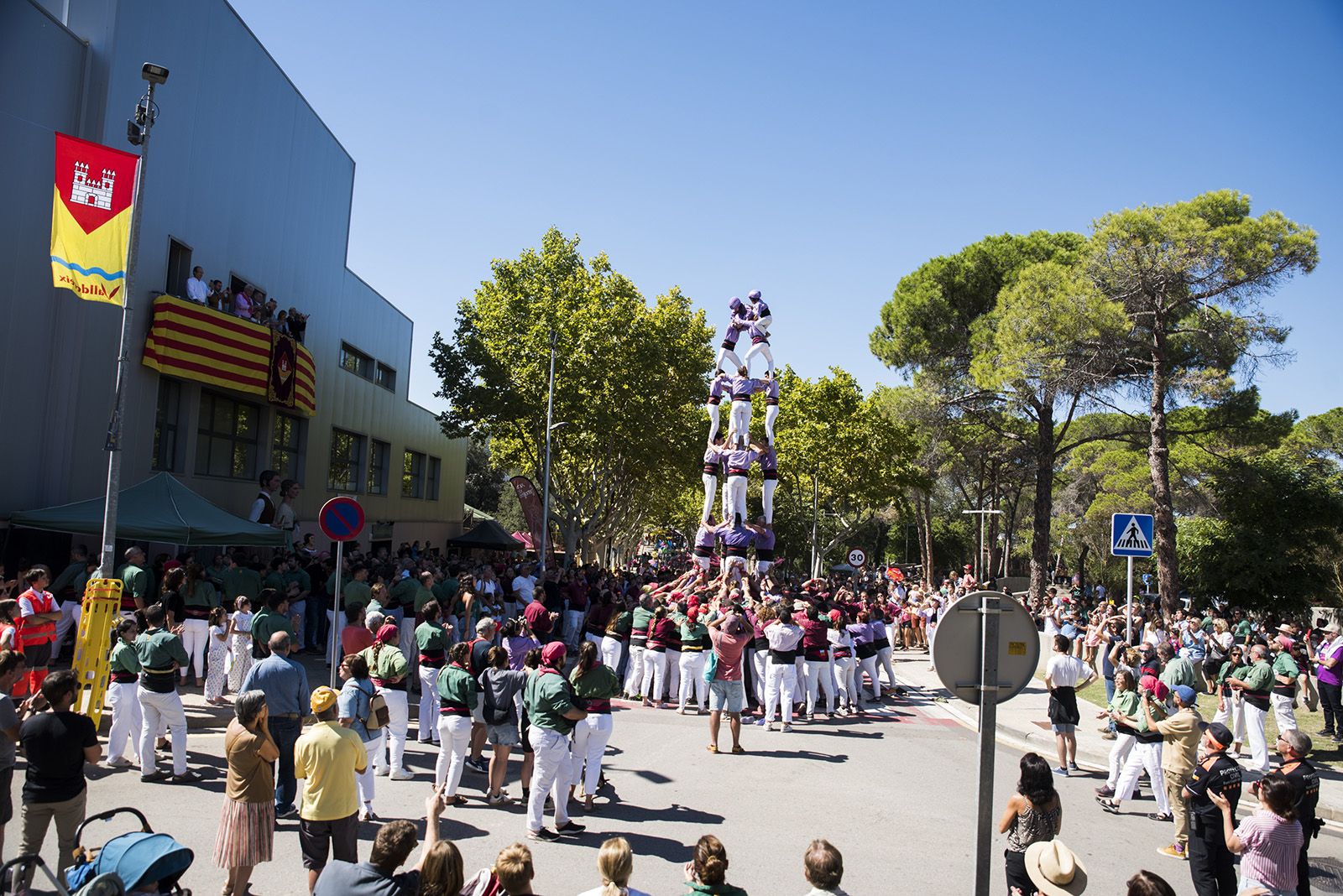 Trobada castellera durant la Festa Major de Valldoreix. FOTO: Bernat Millet.