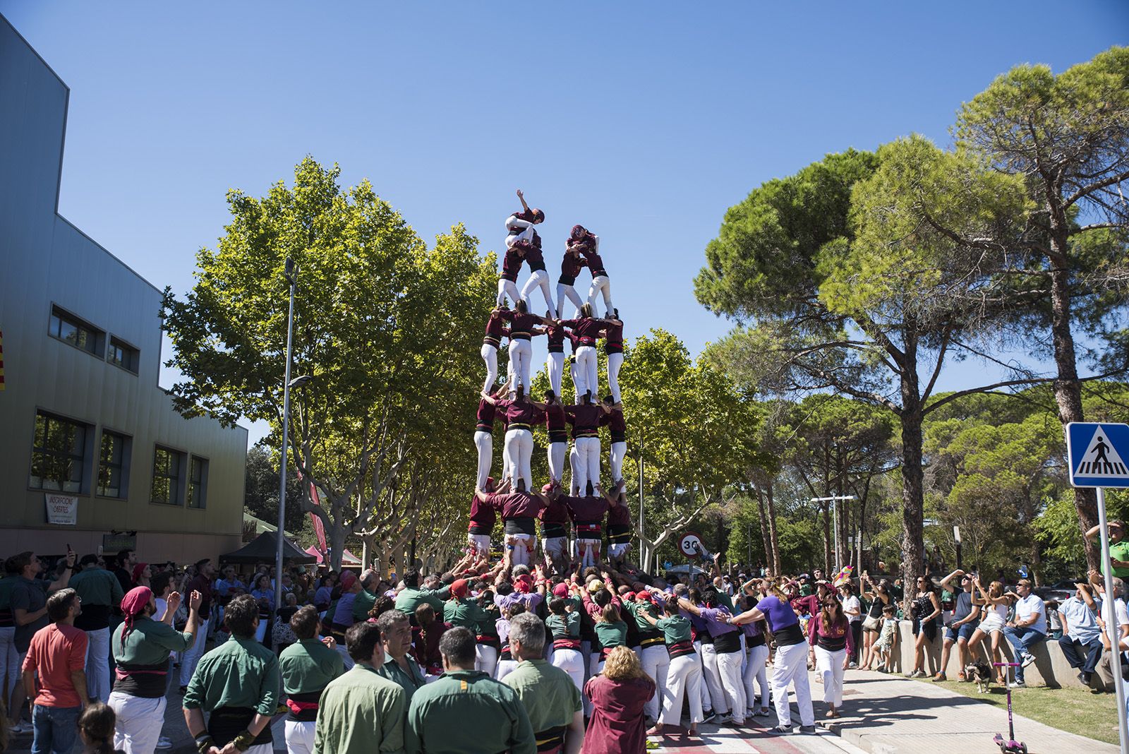 Trobada castellera durant la Festa Major de Valldoreix. FOTO: Bernat Millet.