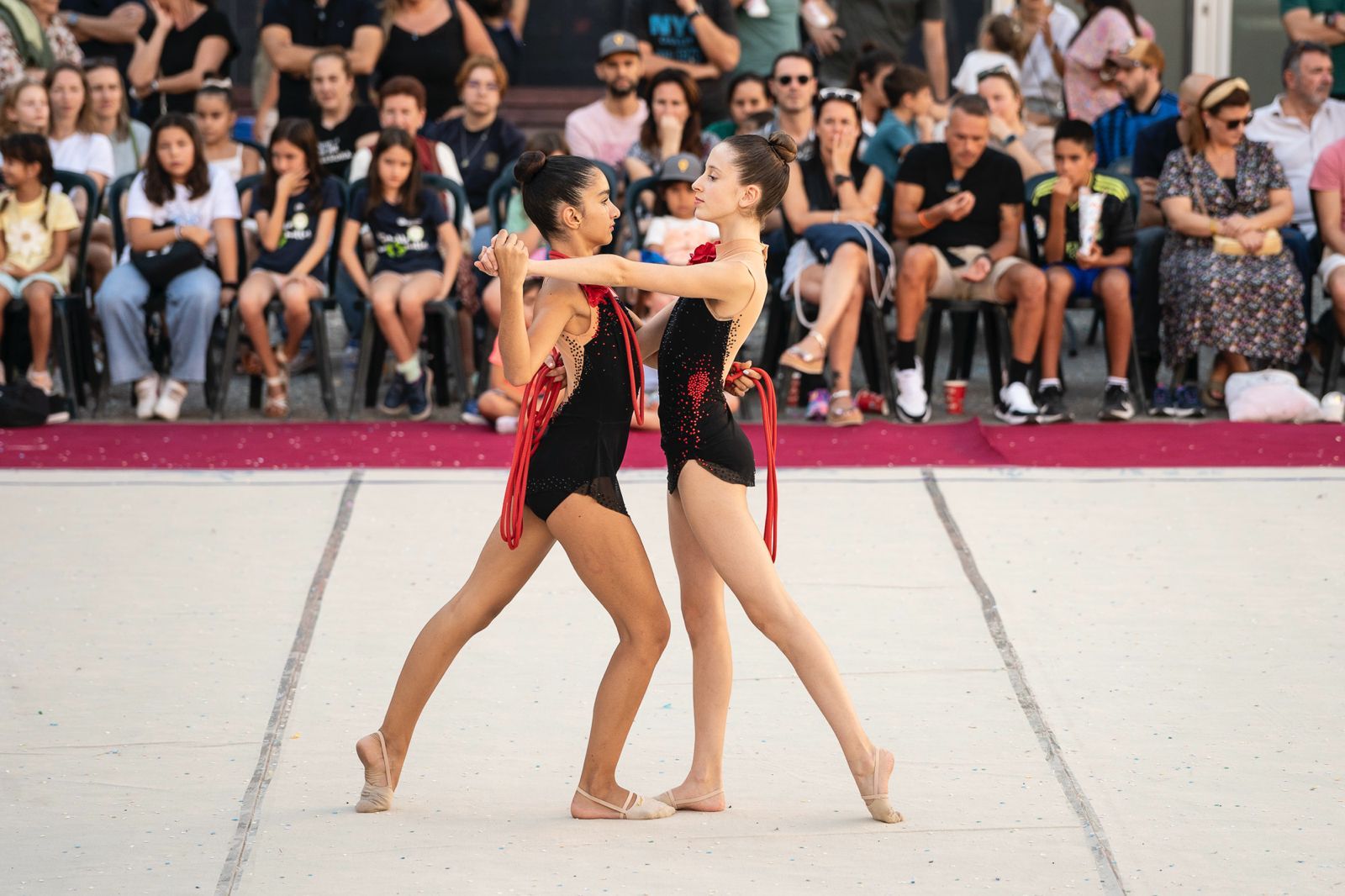 Exhibició de gimnàstica rítmica durant la Festa Major de Volpelleres. FOTO: Mireia Comas (TOT Sant Cugat)