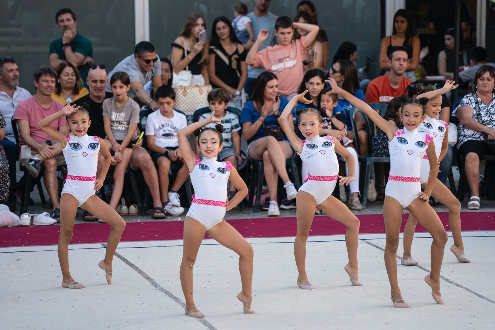 Exhibició de gimnàstica rítmica durant la Festa Major de Volpelleres. FOTO: Mireia Comas (TOT Sant Cugat)